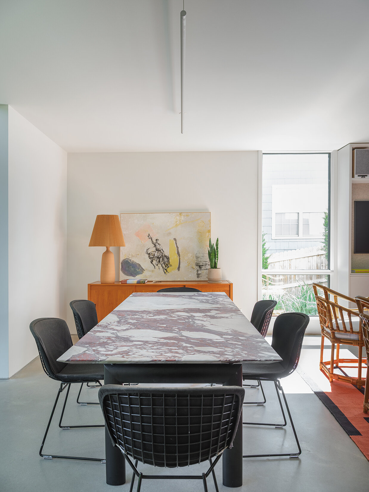 In the dining area, a clearer layout connects it naturally to the living space, creating an easy flow across the main level.