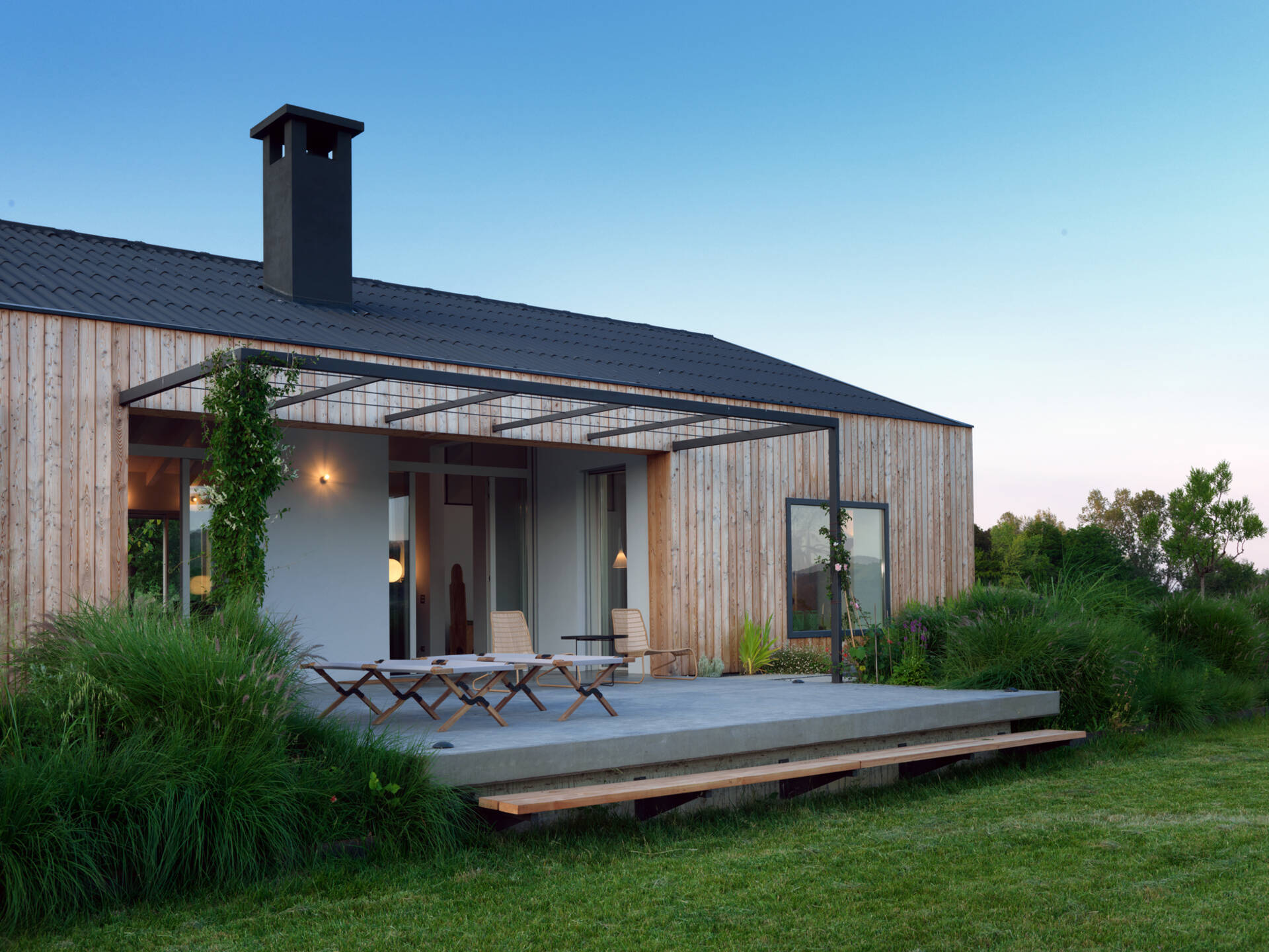 A central axis guides the eye from indoor spaces to gardens and historic landmarks, creating a harmonious indoor-outdoor experience.