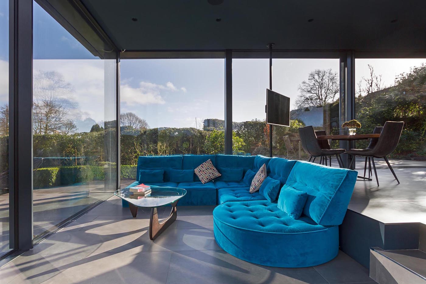 A 1960s-inspired split-level layout creates a relaxed living zone with uninterrupted garden views.