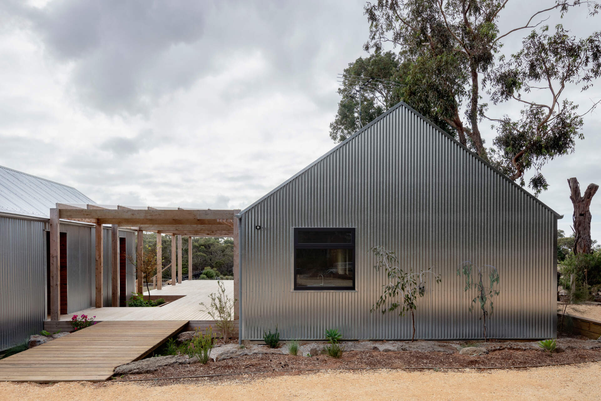 This Bellbrae home uses two separate pavilions connected by a large deck, creating privacy for guests while keeping a strong connection between spaces.