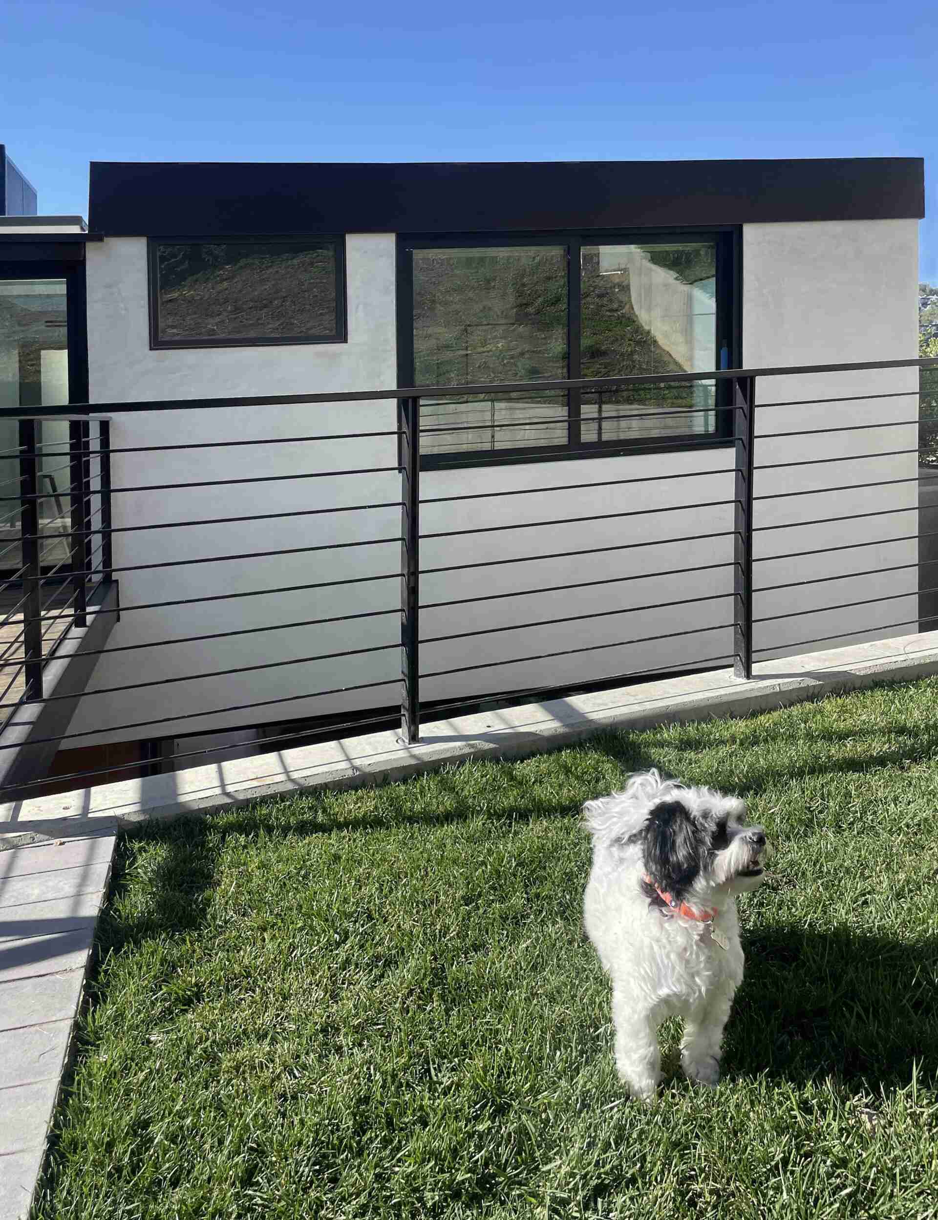Higher up the site, the lawn extends the outdoor areas even further. It connects to the house via a bridge, making the landscape feel like part of the overall layout.