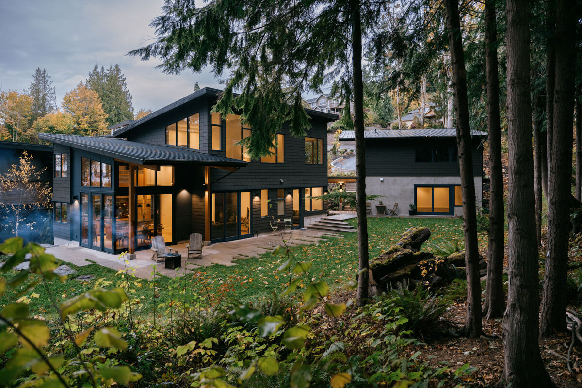 A modern home divided into two wings that frame a natural meadow, making the landscape the heart of the design.