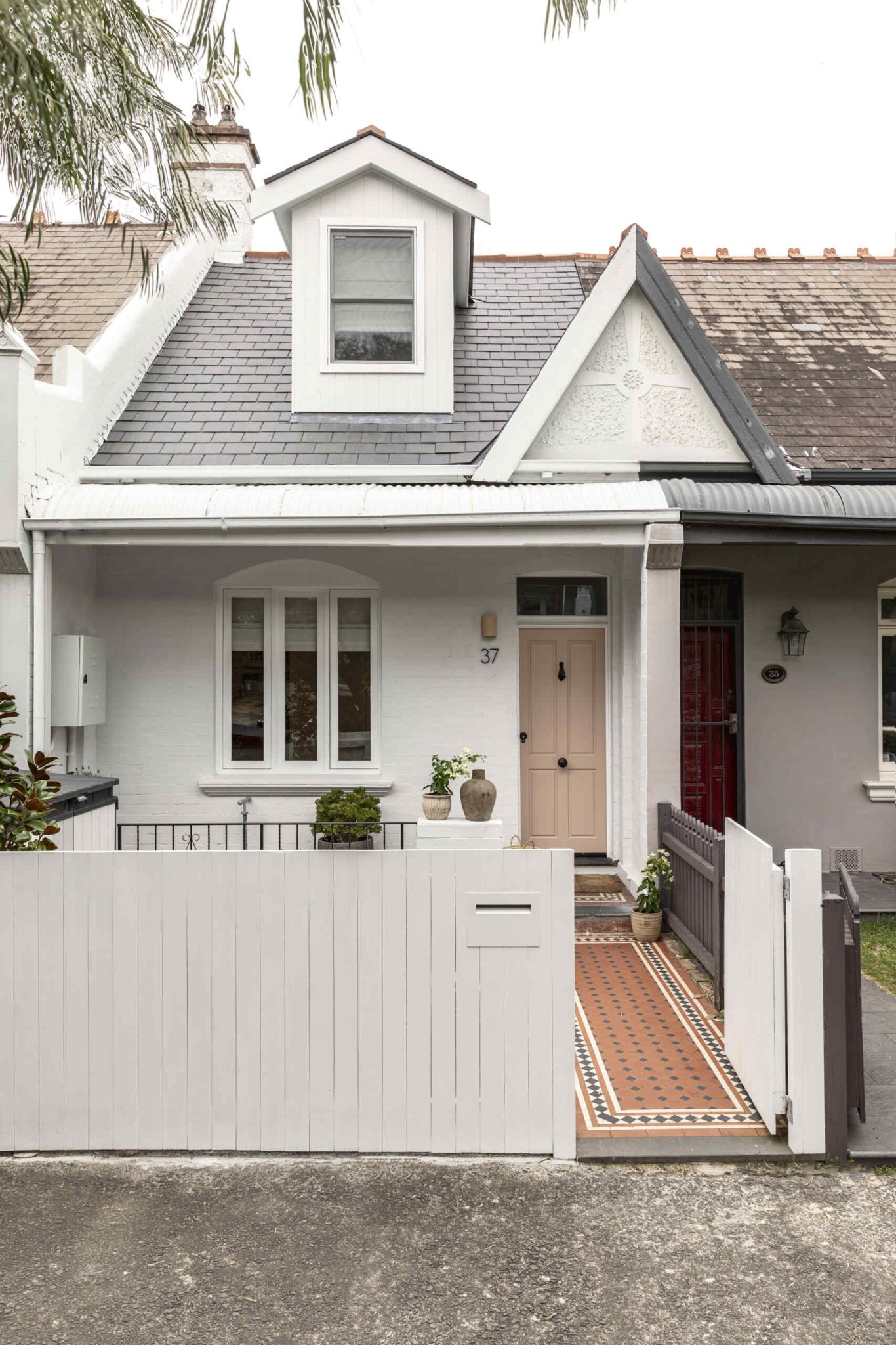 A Modern Addition That Reshapes a Classic Australian Home