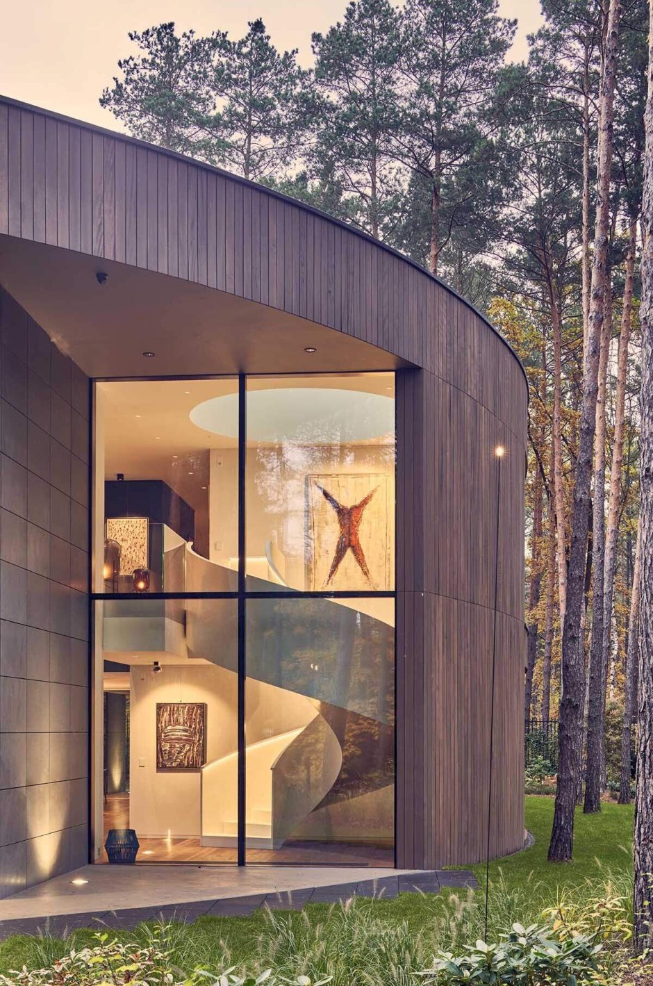 A Circular Forest Home That Feels Like Walking Through Trees