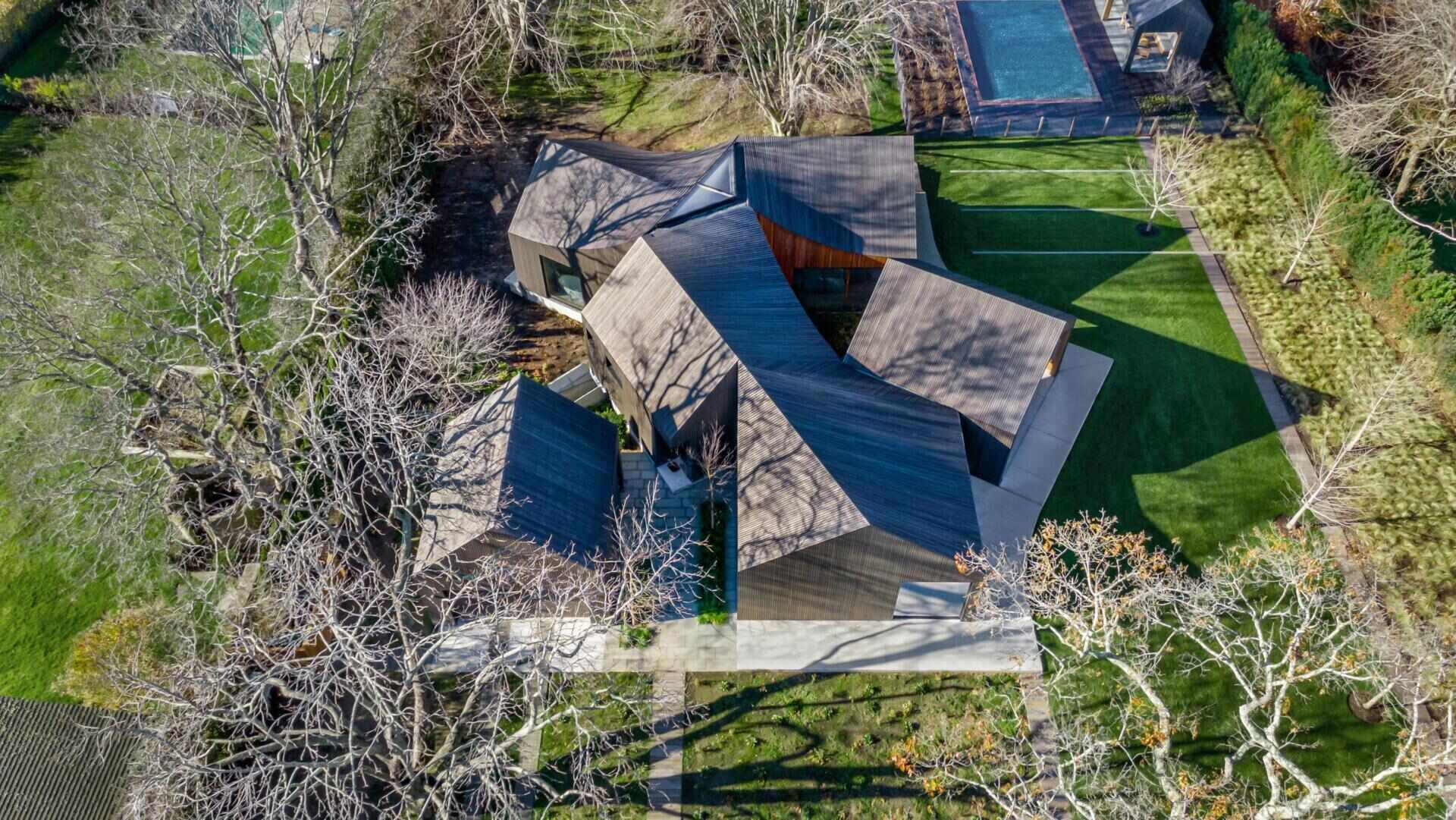 A striking modular home in Bridgehampton made up of six gabled volumes, creating a bold architectural identity with a clear geometric layout.