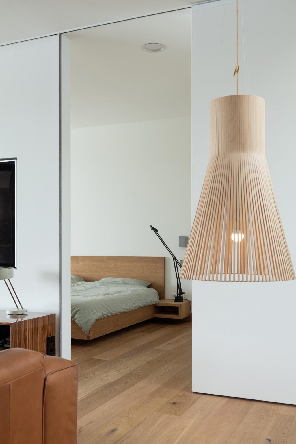 Simple bedrooms, natural light, and a clean bathroom design with a freestanding tub create a calm and comfortable private zone.