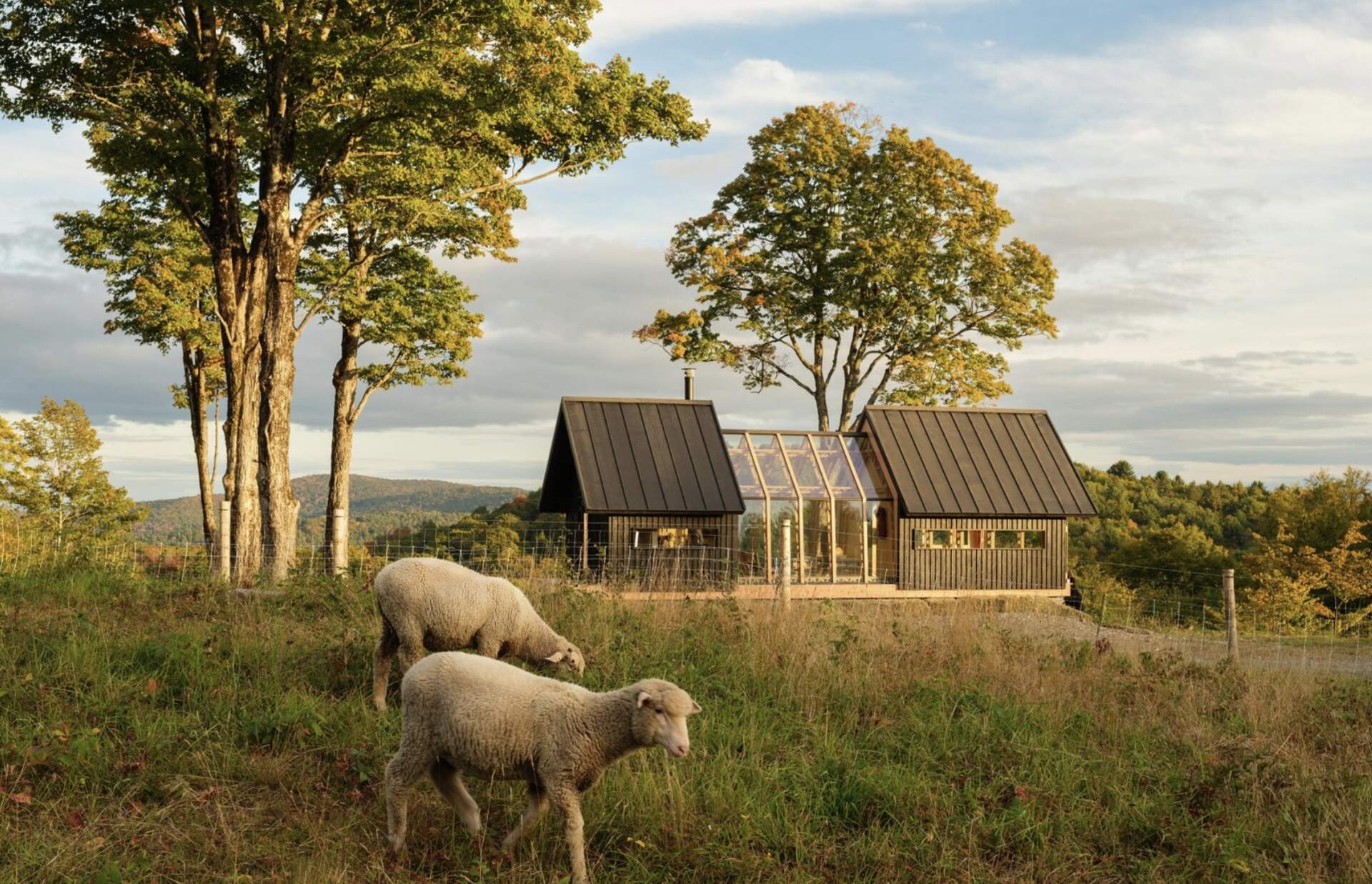 A small cabin in Vermont that physically transforms throughout the day. Cabin ANNA uses sliding timber and glass shells to create a space that can fully open to the outdoors in seconds.