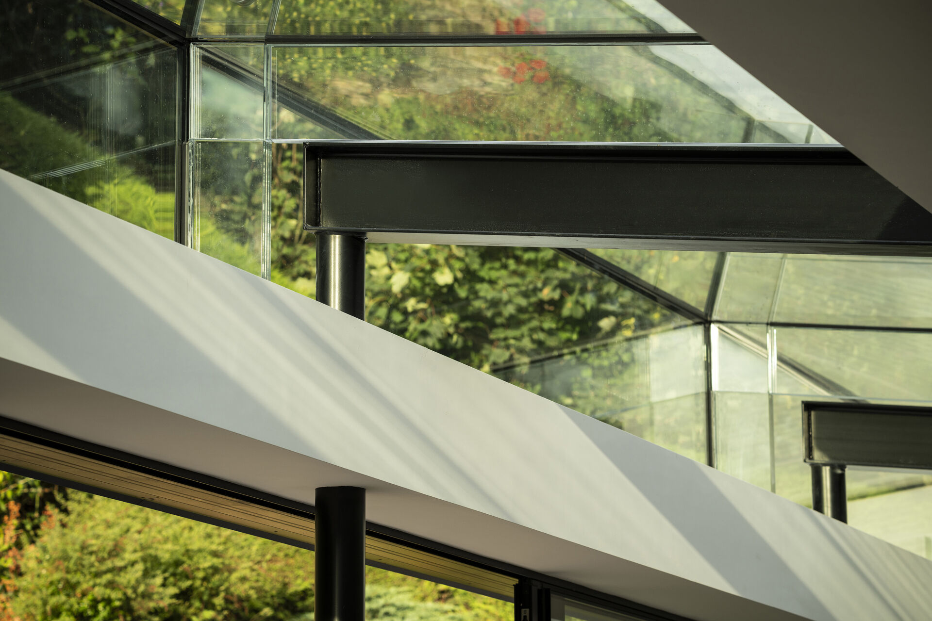 A glazed roof edge brings in views of the sky and garden, adding light and a new sense of openness to the interior.