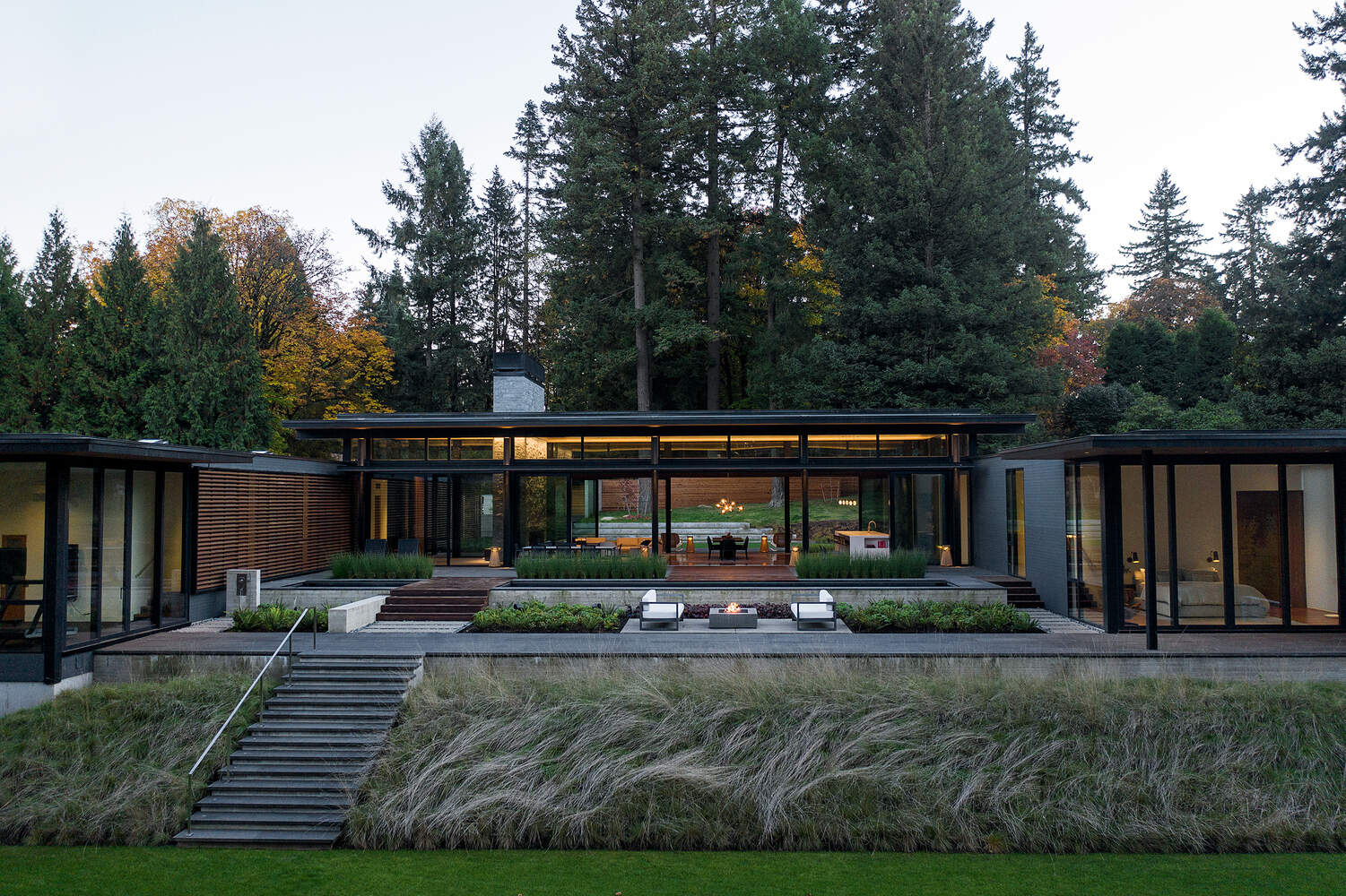 A modern Portland home with a central glass pavilion and retractable walls that completely open to nature. Designed for entertaining and everyday living.