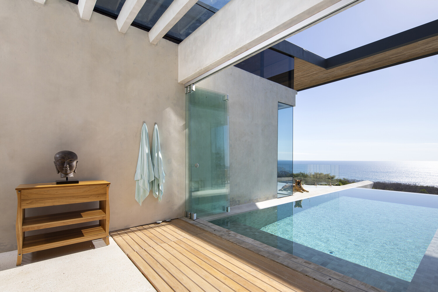 A dramatic pool that extends out over the jungle, creating a strong connection between the home and its surroundings.