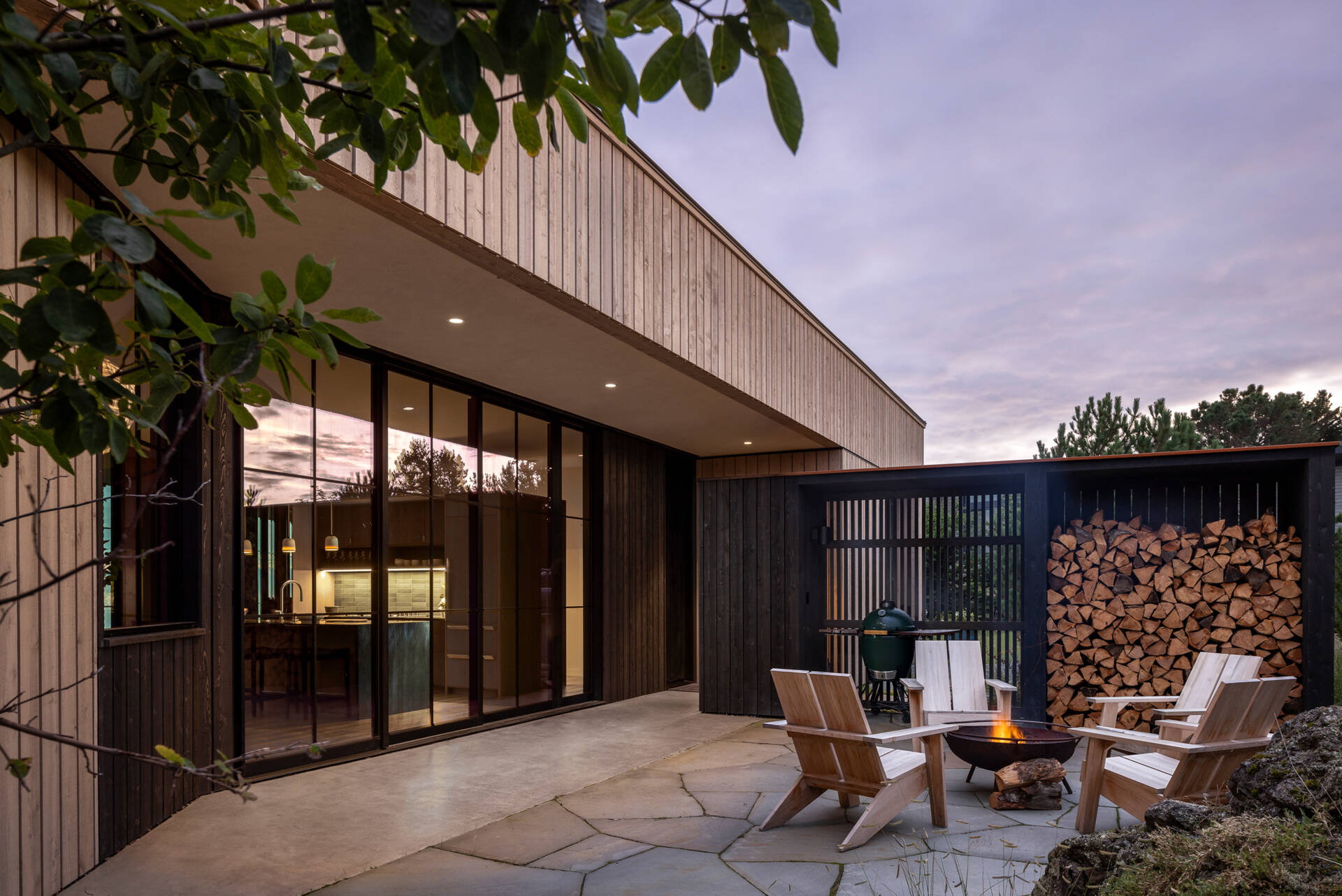 One of the most unique features of the home is the terrace formed between the house and the rock. This outdoor space is naturally protected from the wind, making it usable even in tougher weather.