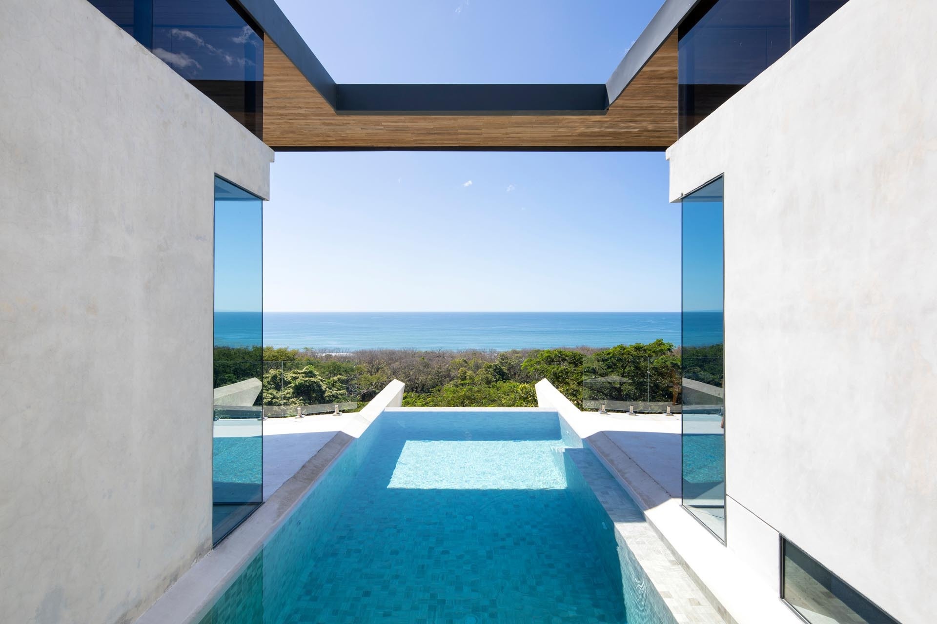 A dramatic pool that extends out over the jungle, creating a strong connection between the home and its surroundings.