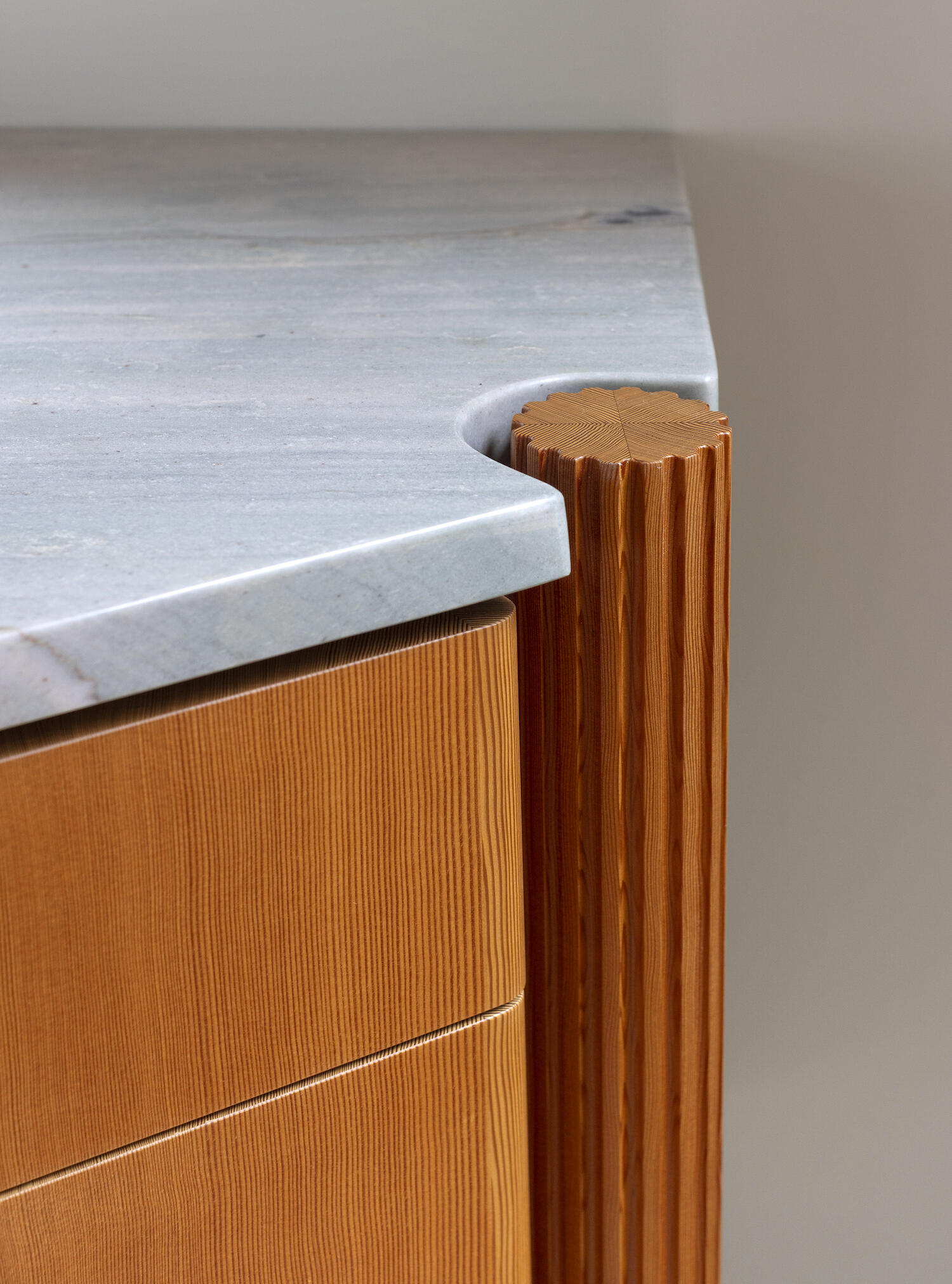 Fluted wood vanities, slatted screens, and warm natural finishes give this bathroom a refined mountain cabin feel.