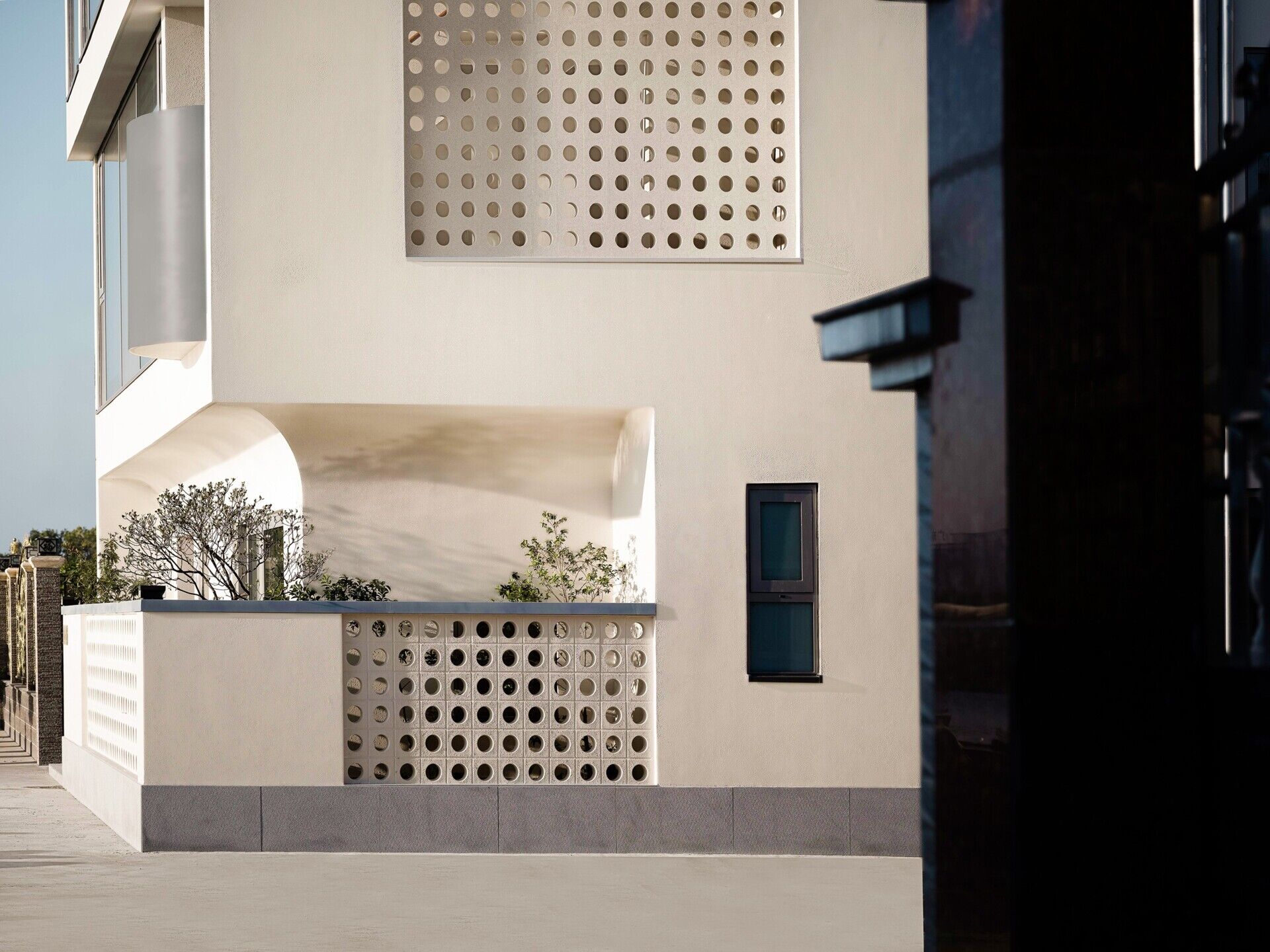 Coastal Villa Residence in Raoping, China by VALUE WORKS ARCHITECTS rethinks rural family living with split-level interiors, sea views and modern multi-generational design on a compact coastal site.