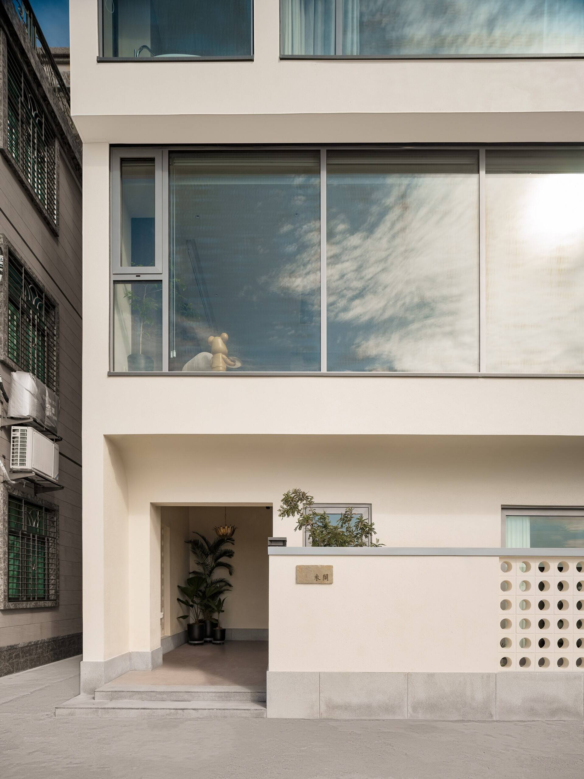 Coastal Villa Residence in Raoping, China by VALUE WORKS ARCHITECTS rethinks rural family living with split-level interiors, sea views and modern multi-generational design on a compact coastal site.