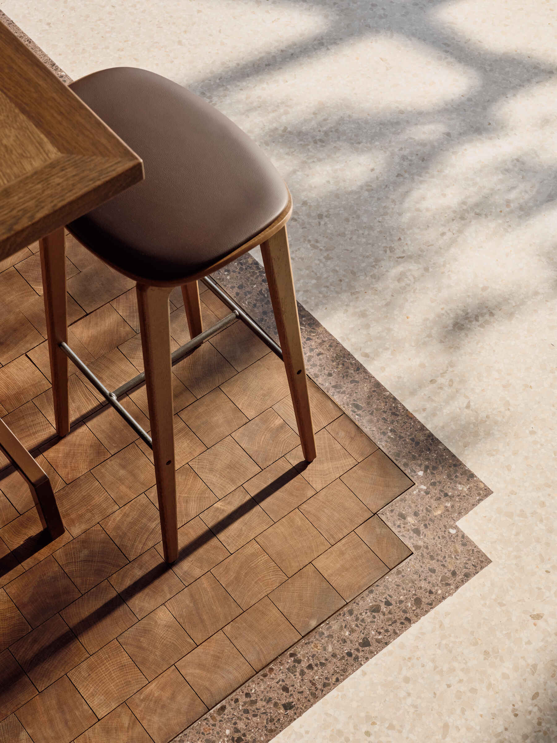 Terrazzo, brass shelving, zellige tiles, and warm brown tones give this private home bar an unforgettable atmosphere.