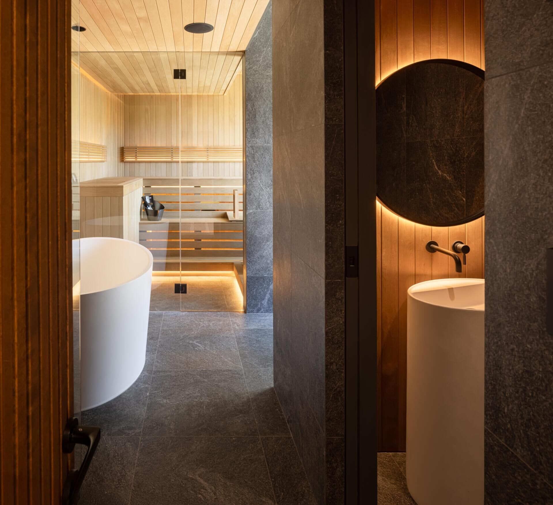Sauna, cold plunge, hot tub, gym, and lake access turn this wellness zone into one of the most luxurious spaces in the entire home.