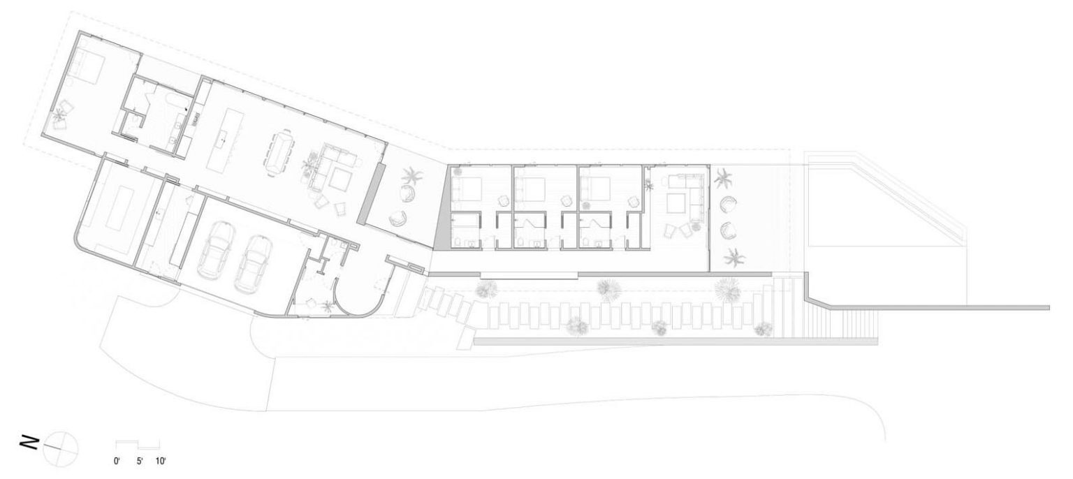 The curved floor plan of this Austin home maximizes canyon views while separating living and private spaces.