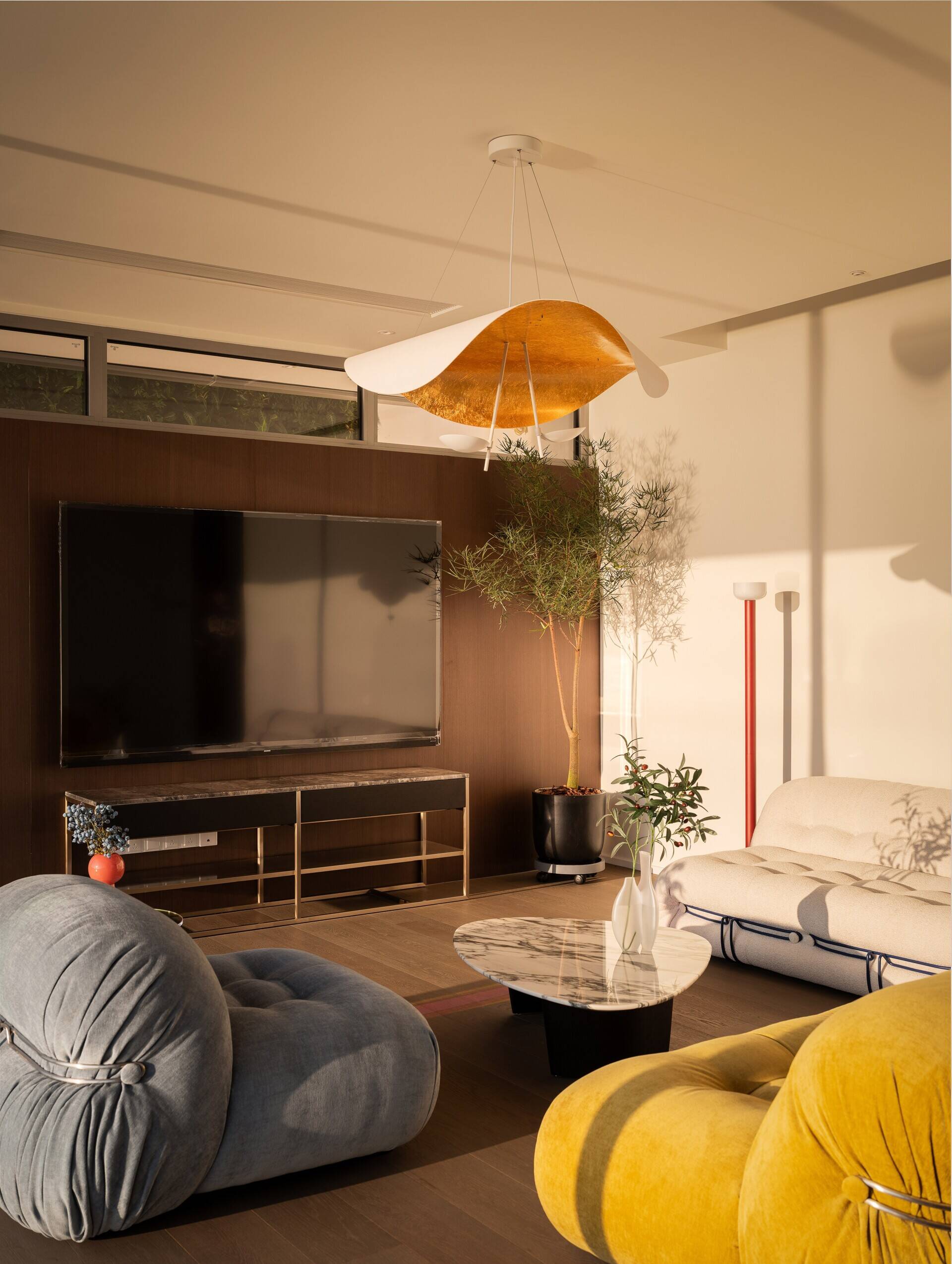 Positioned at the top of the house, this lounge and deck captures coastal views while creating a quiet shared space for parents and children.