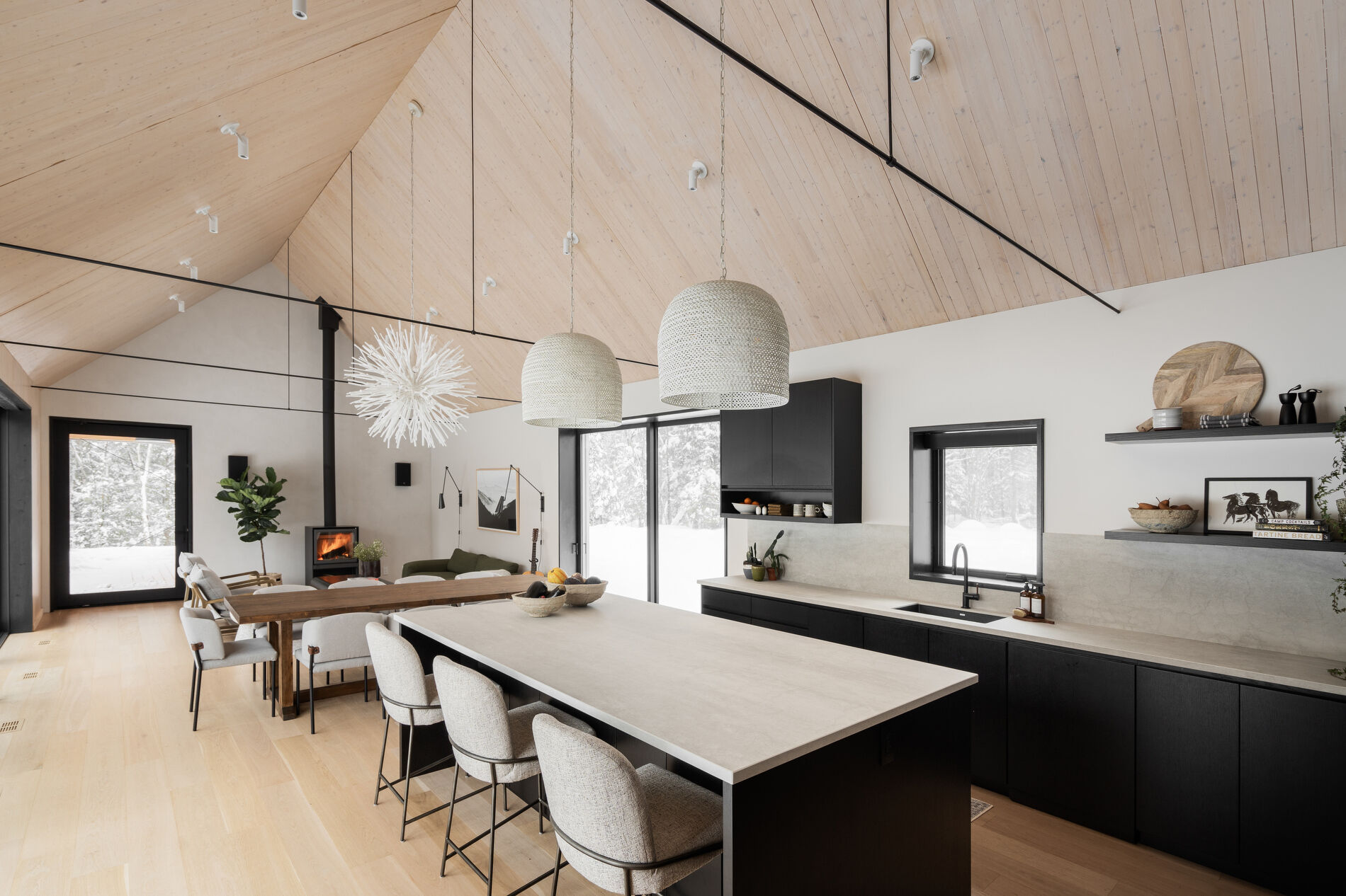Positioned within one of the gabled volumes, the main living room benefits from both privacy and expansive views. The exposed timber structure defines the space, adding texture and warmth without relying on excessive finishes. 