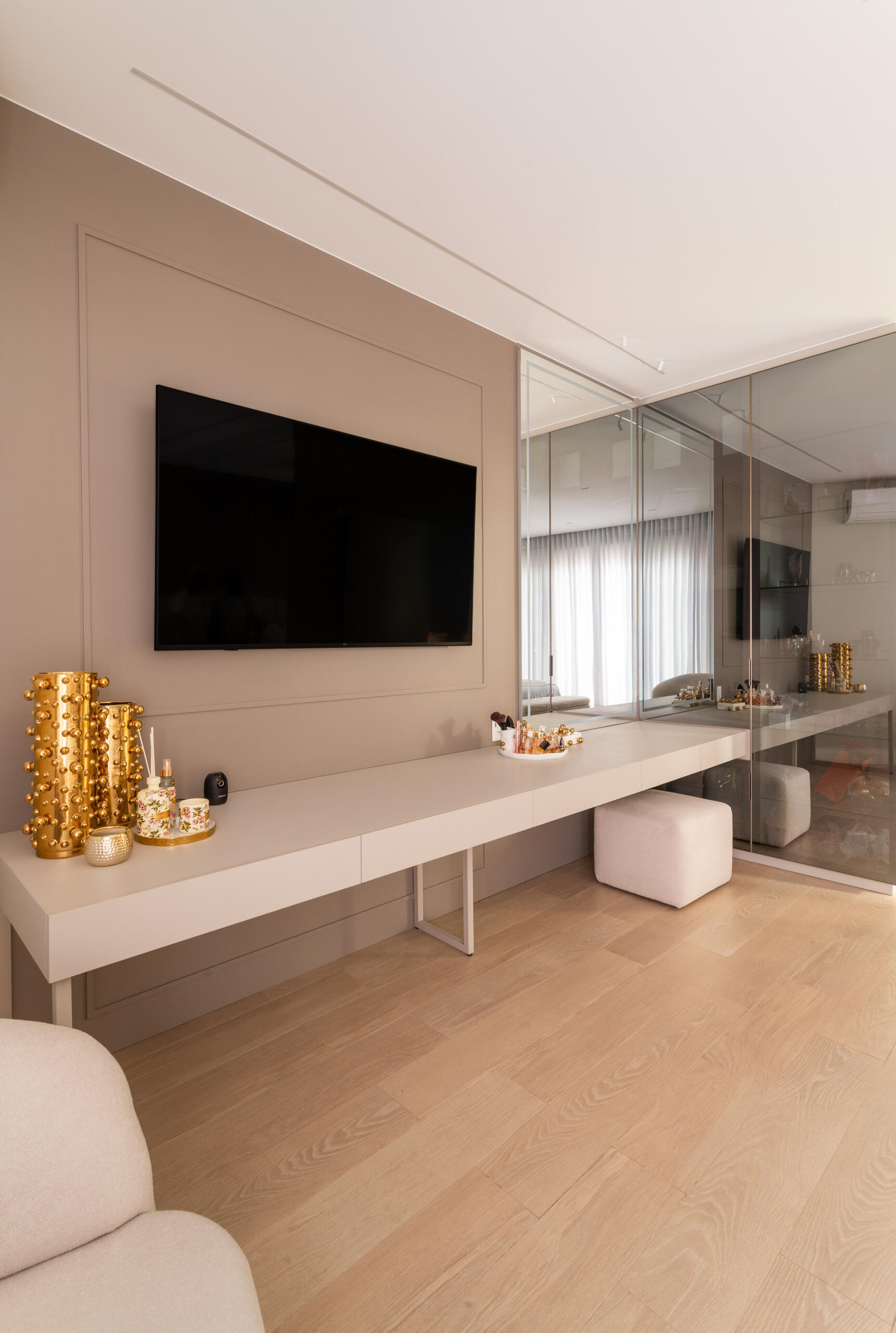 The primary bedroom in Casa R|L pairs warm textures, natural light, and contemporary architecture inside this sophisticated Brazilian home.