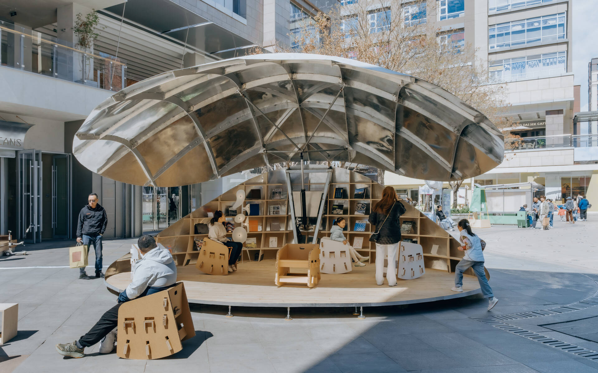 A shell-inspired pavilion in Beijing by LUO Studio opens and closes to create a flexible public space for reading, gathering, and events, bringing movement and interaction into the heart of a busy plaza.