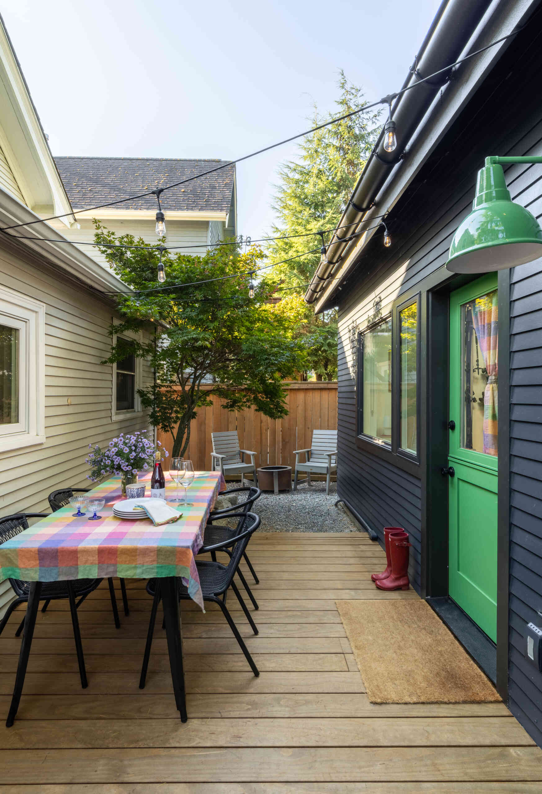 This backyard studio borrows ideas from Scandinavian ski chalets, combining white oak cabinetry, bright interiors, and clever space planning in just 180 square feet.