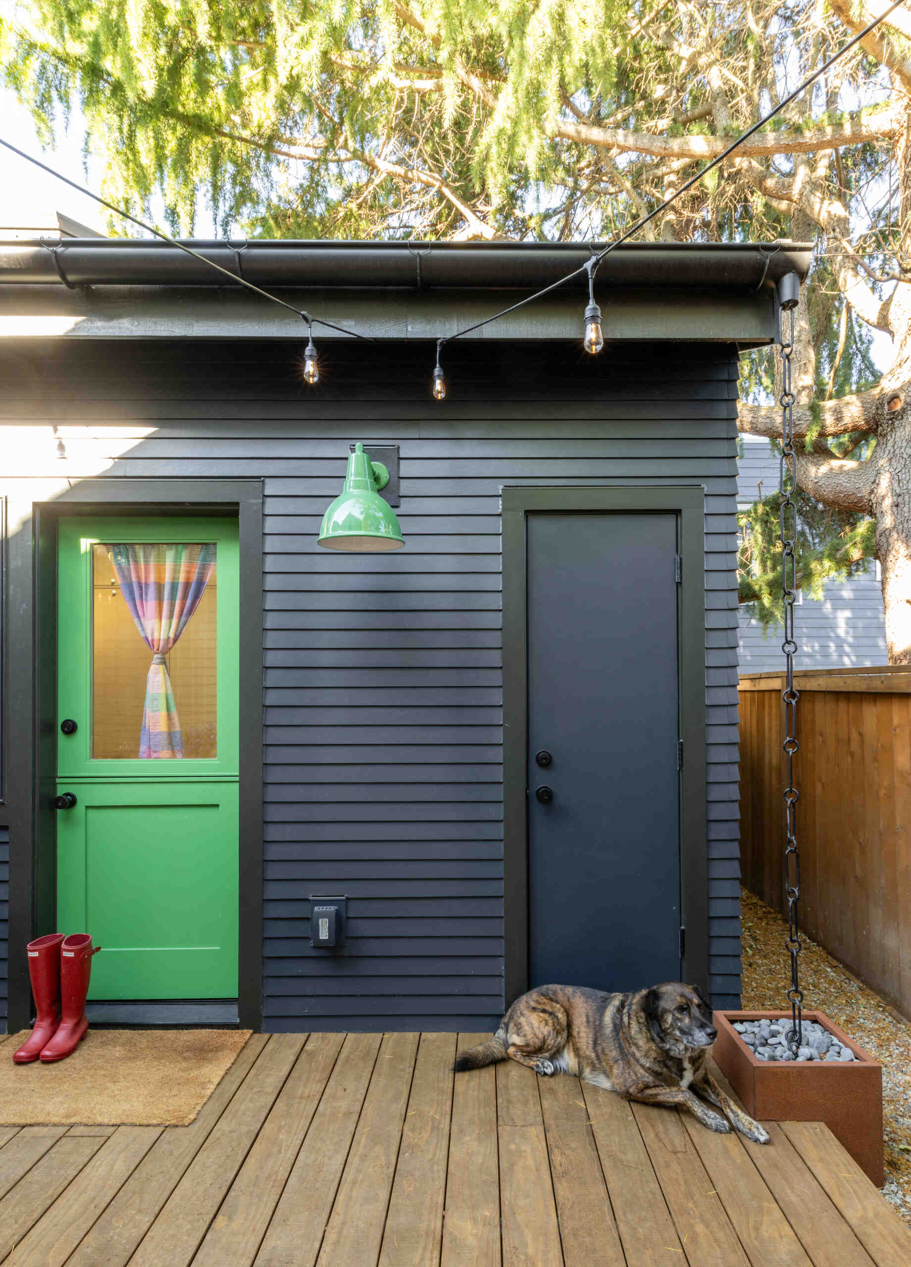 This backyard studio borrows ideas from Scandinavian ski chalets, combining white oak cabinetry, bright interiors, and clever space planning in just 180 square feet.