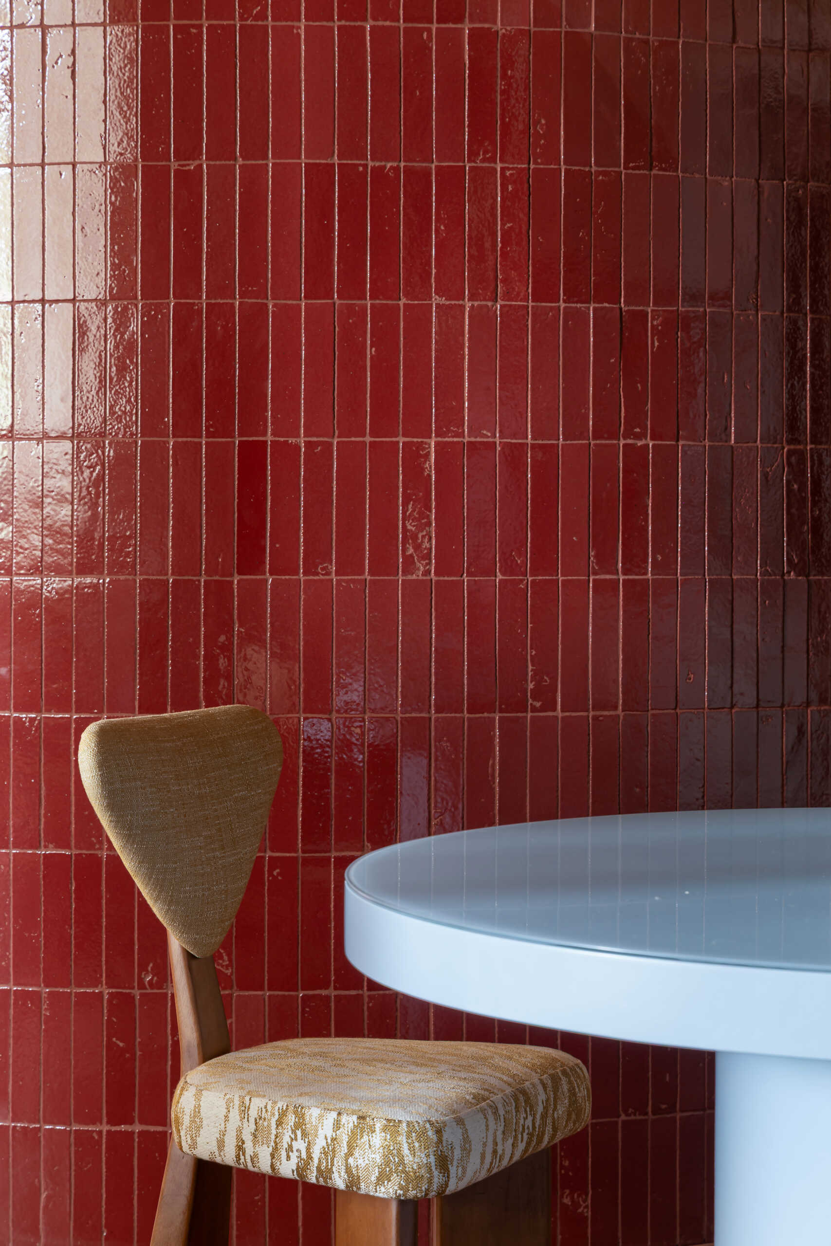 Explore the Semibreve Studio by Clara Nahas at CASACOR São Paulo, where music inspires architecture through bold color, restored historic details, and a sculptural central volume.