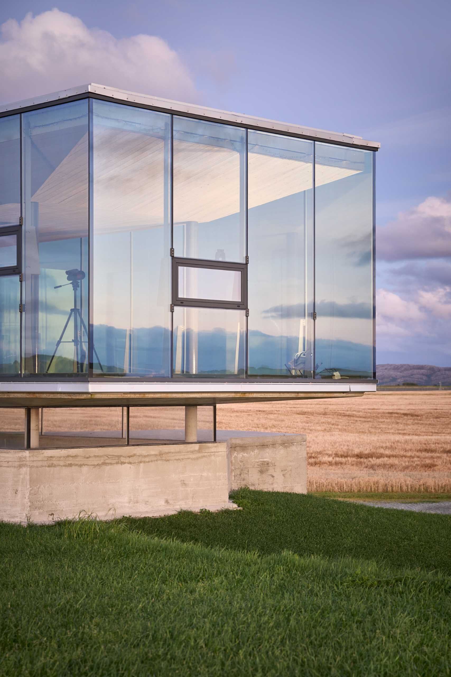 An abandoned military bunker in Fosen, Norway, has been transformed into a striking modern pavilion by ASAS arkitektur. Discover how concrete, glass, and panoramic views give this historic structure an entirely new purpose.