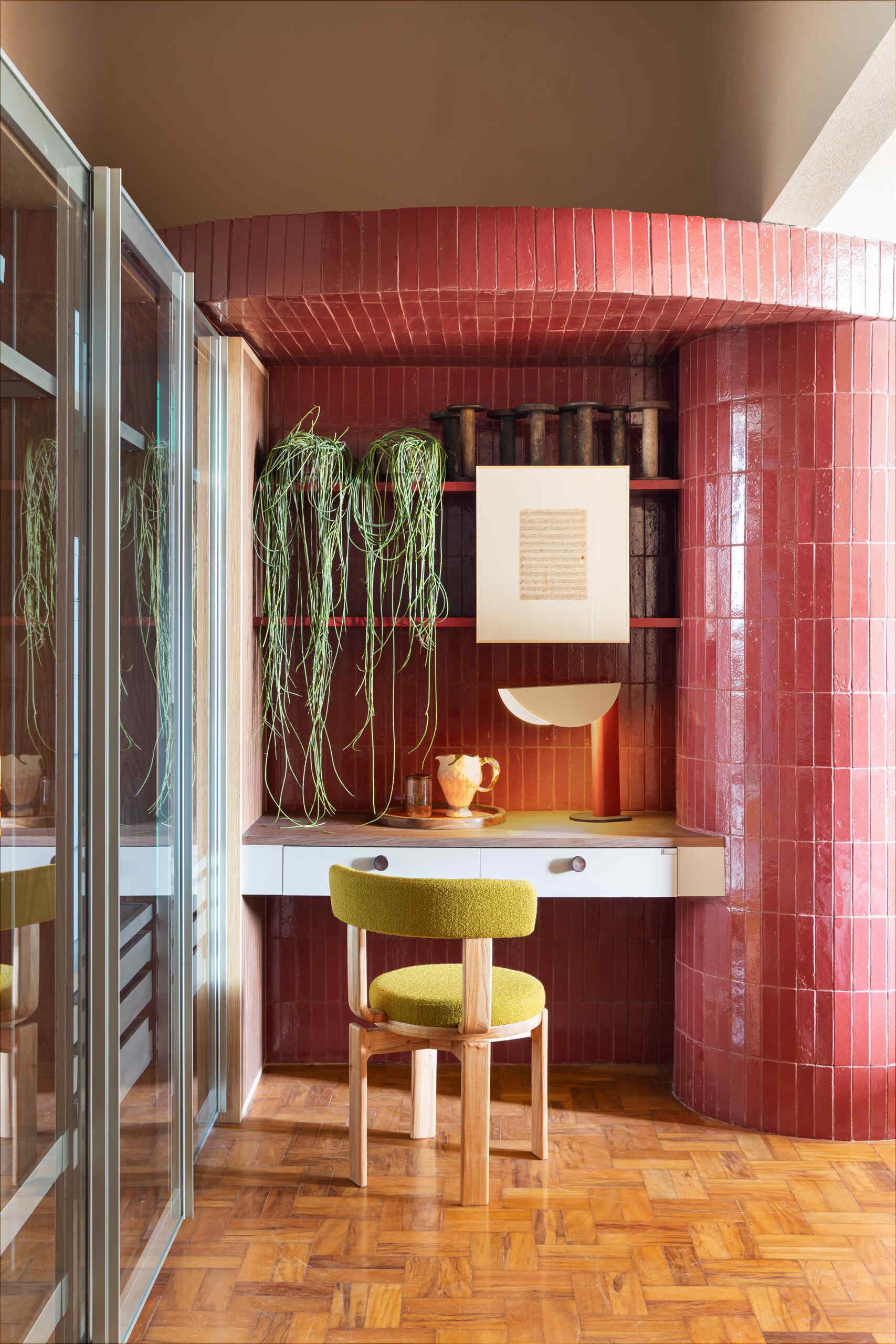 Built directly into a curved architectural volume, this compact study area blends workspace, art, and sculptural design.