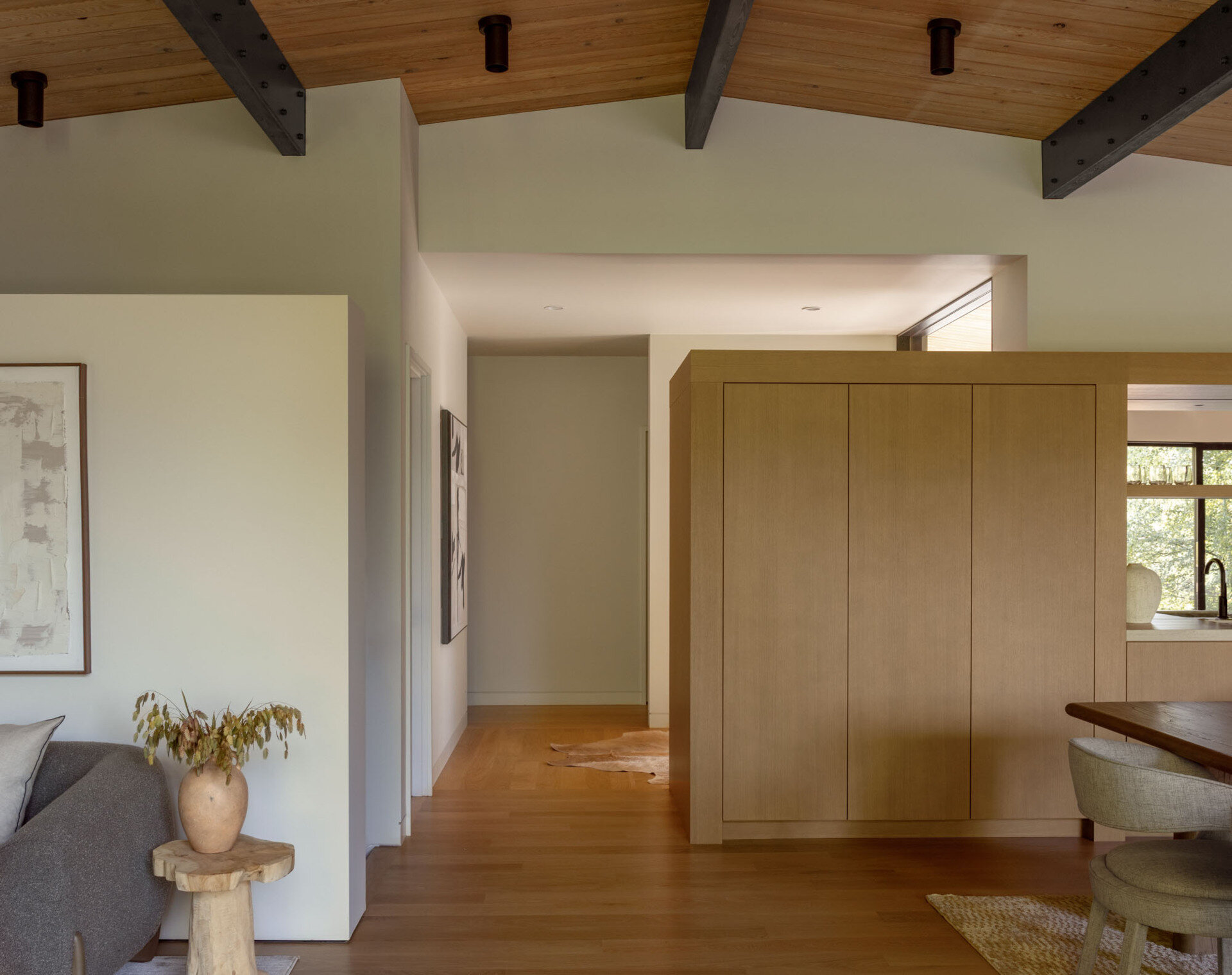 The entryway at Island Crest pairs custom white oak storage with open views into the living spaces beyond. It's a functional welcome that balances everyday practicality with bright, open interiors.