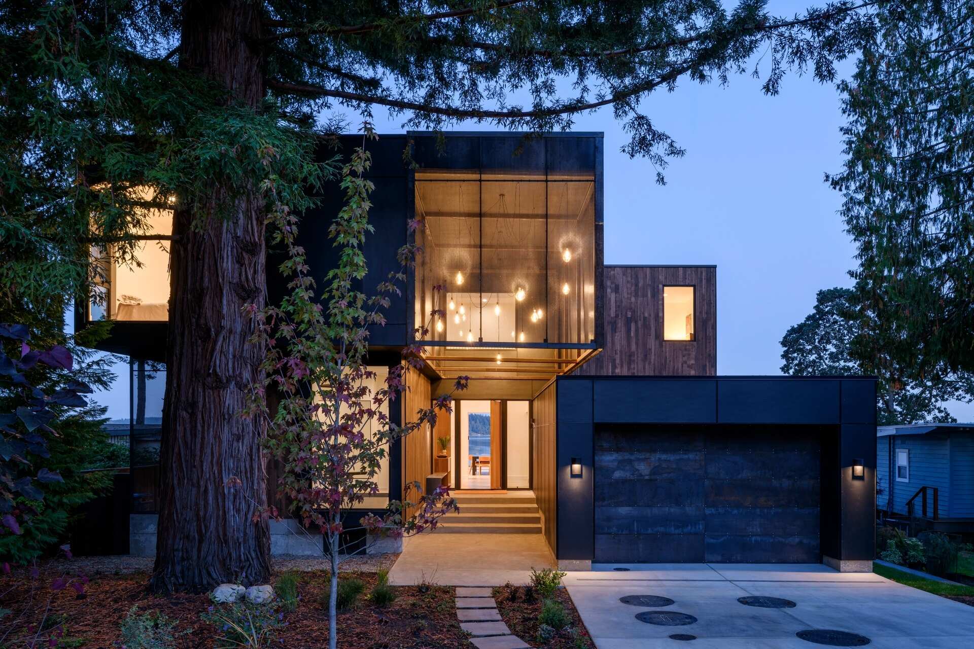 Take a tour of Lantern House by Syndicate Smith, a stunning waterfront home in Case Inlet, Washington inspired by a treasured family cabin.
