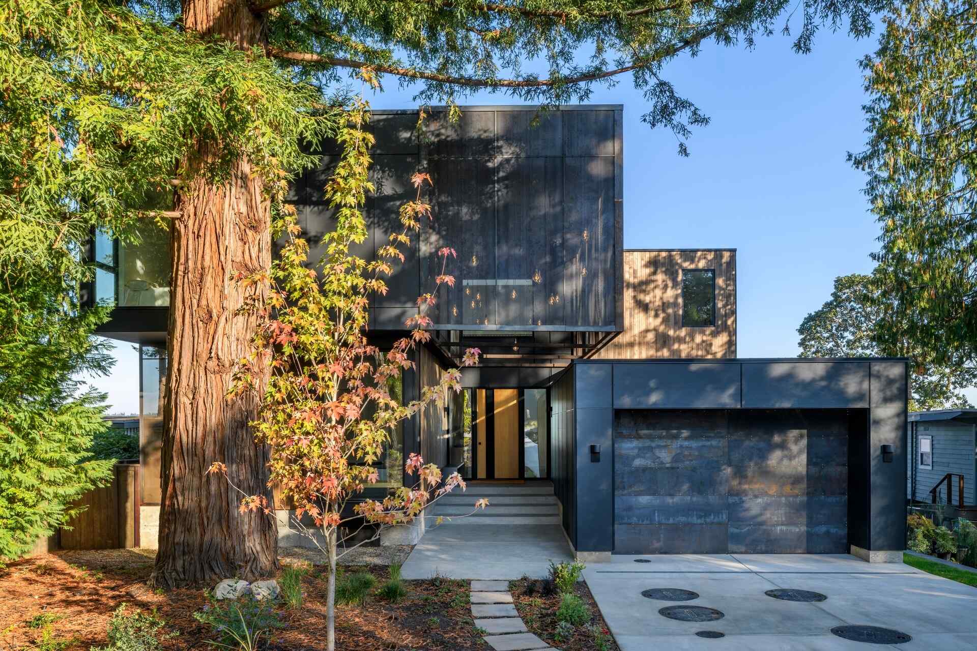 See how Lantern House combines modern architecture, warm natural materials, and a smart design for waterfront living.