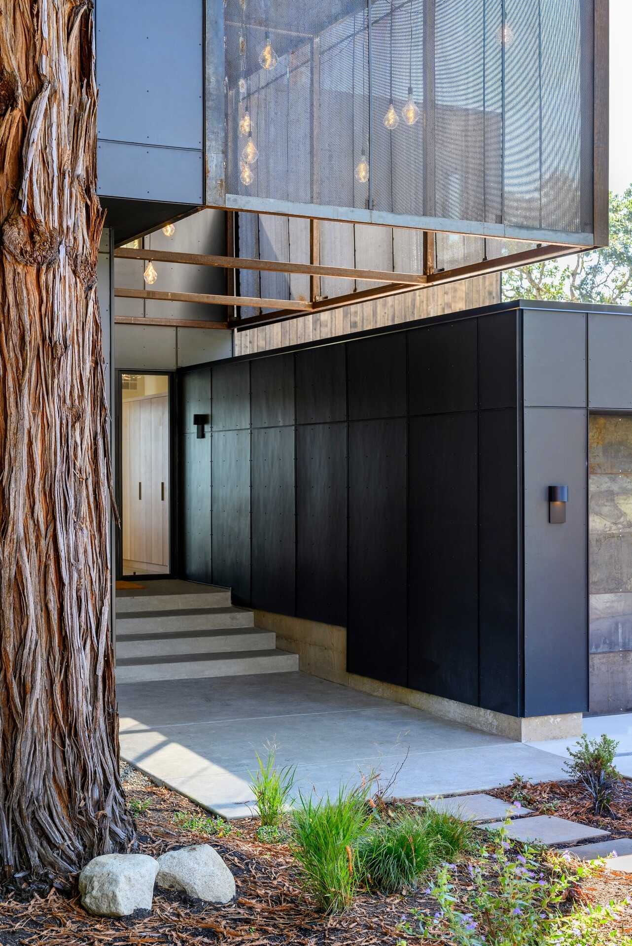See how Lantern House combines modern architecture, warm natural materials, and a smart design for waterfront living.