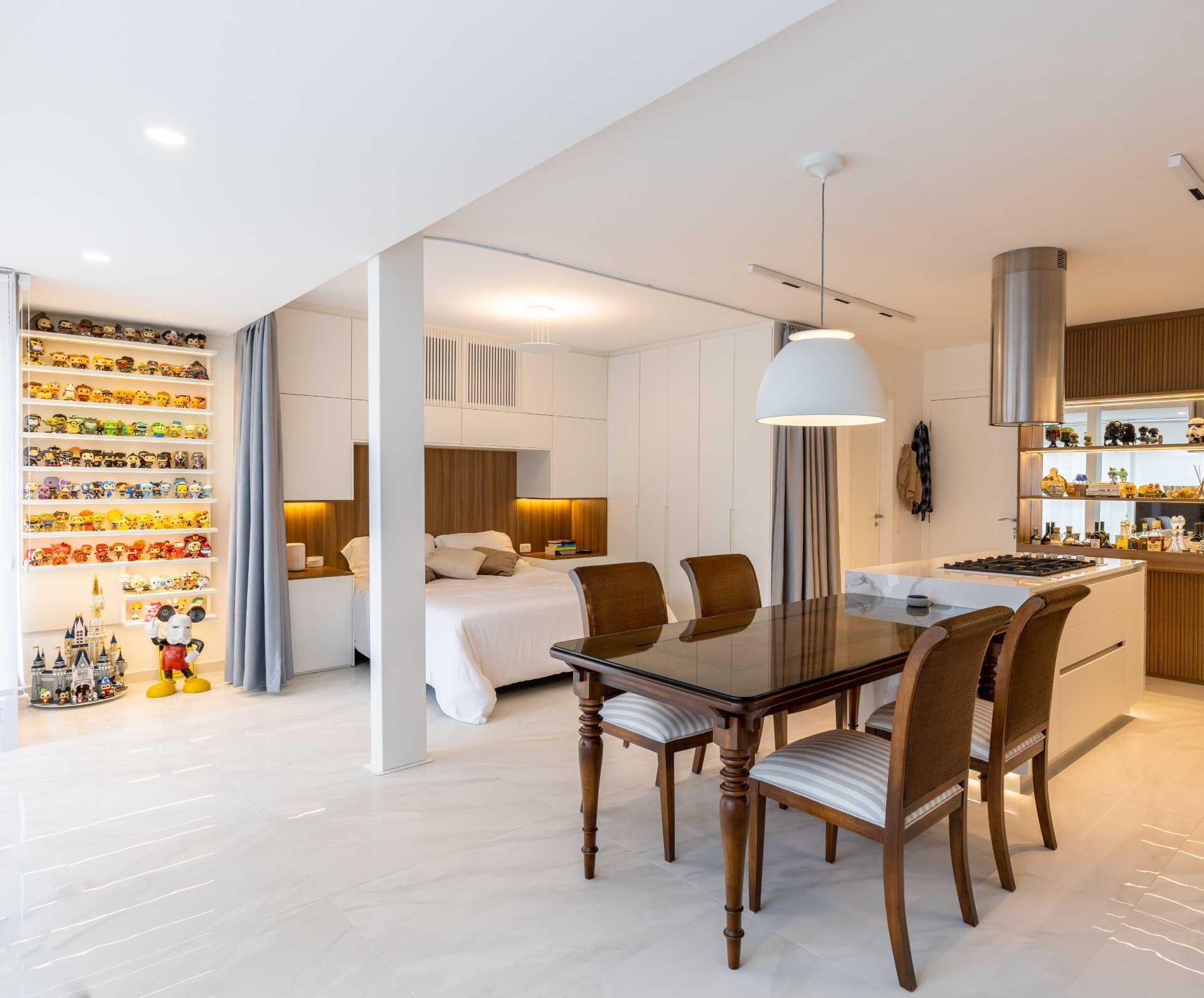 This small São Paulo apartment proves that removing walls can completely change how a home feels. See how Bruno Kim Arquitetura turned 495 square feet into an open and flexible living space.