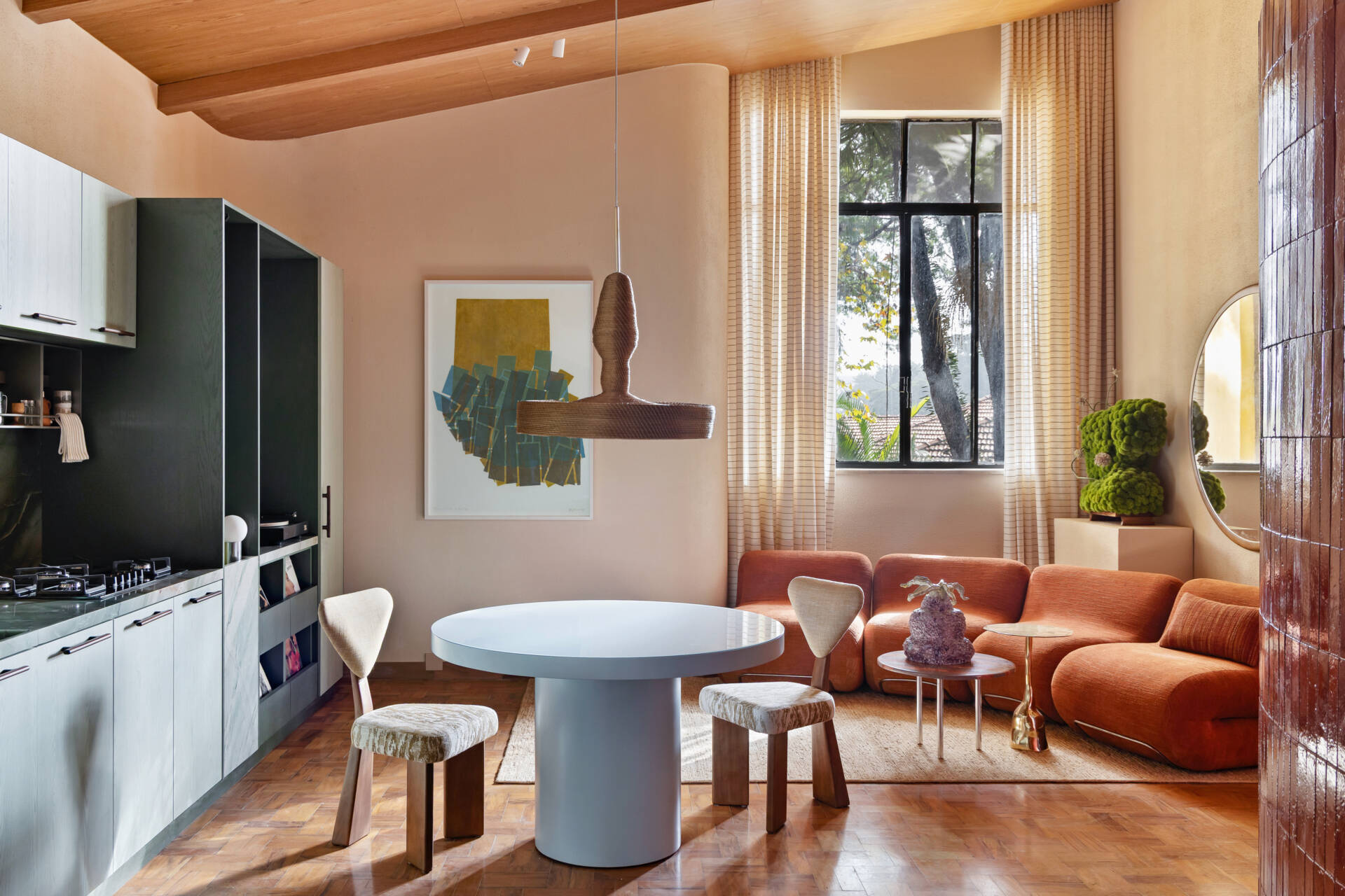Explore the Semibreve Studio by Clara Nahas at CASACOR São Paulo, where music inspires architecture through bold color, restored historic details, and a sculptural central volume.