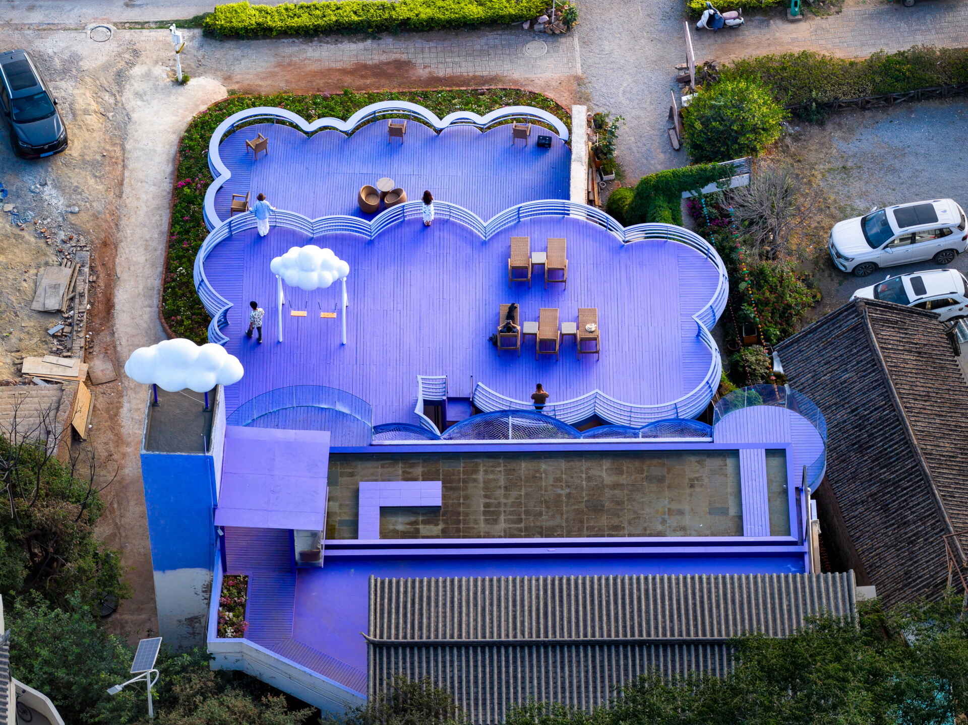 Cloud-inspired violet forms, colorful terraces and surreal design ideas come together at Manwu Jimu Guesthouse, where architecture and landscape create an unforgettable experience.