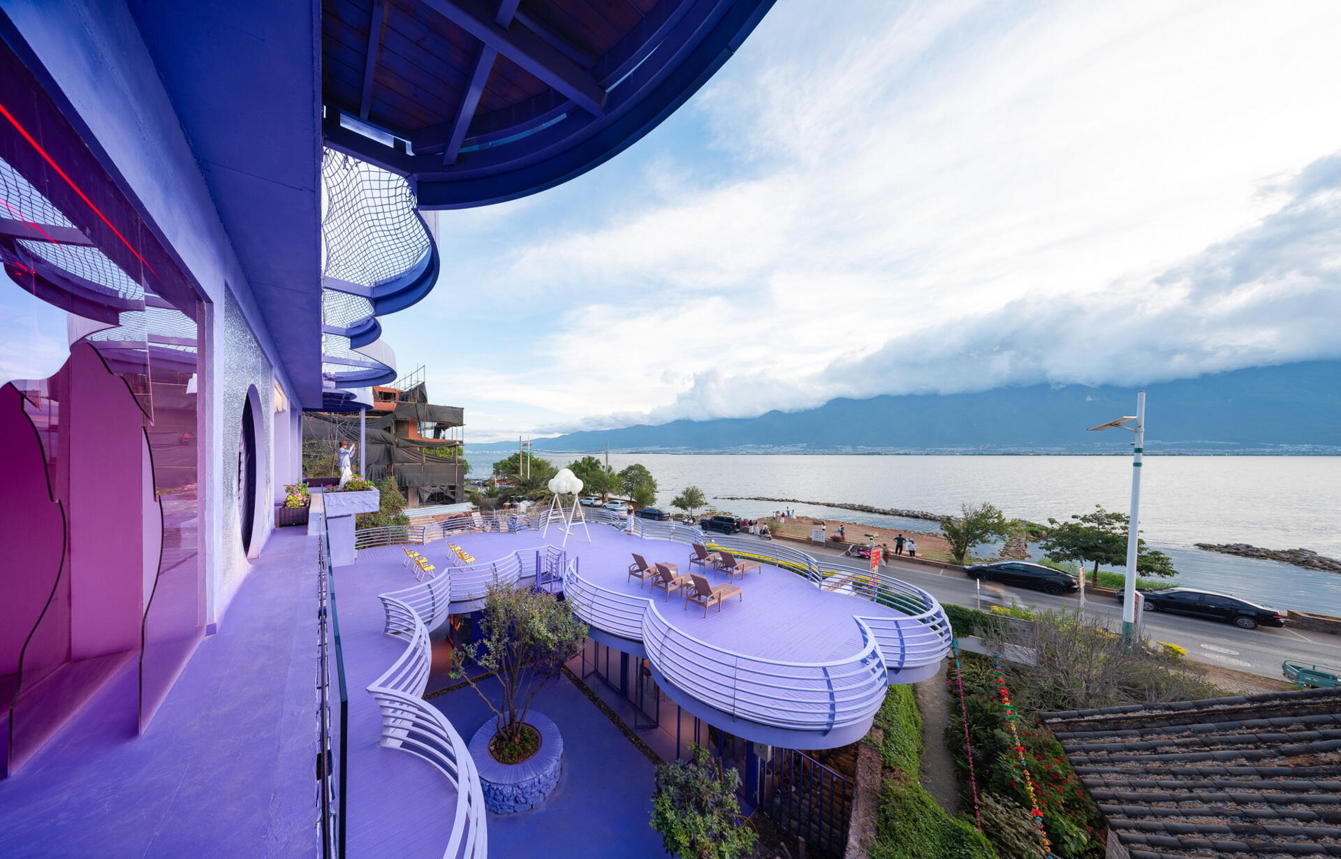Cloud-inspired violet forms, colorful terraces and surreal design ideas come together at Manwu Jimu Guesthouse, where architecture and landscape create an unforgettable experience.