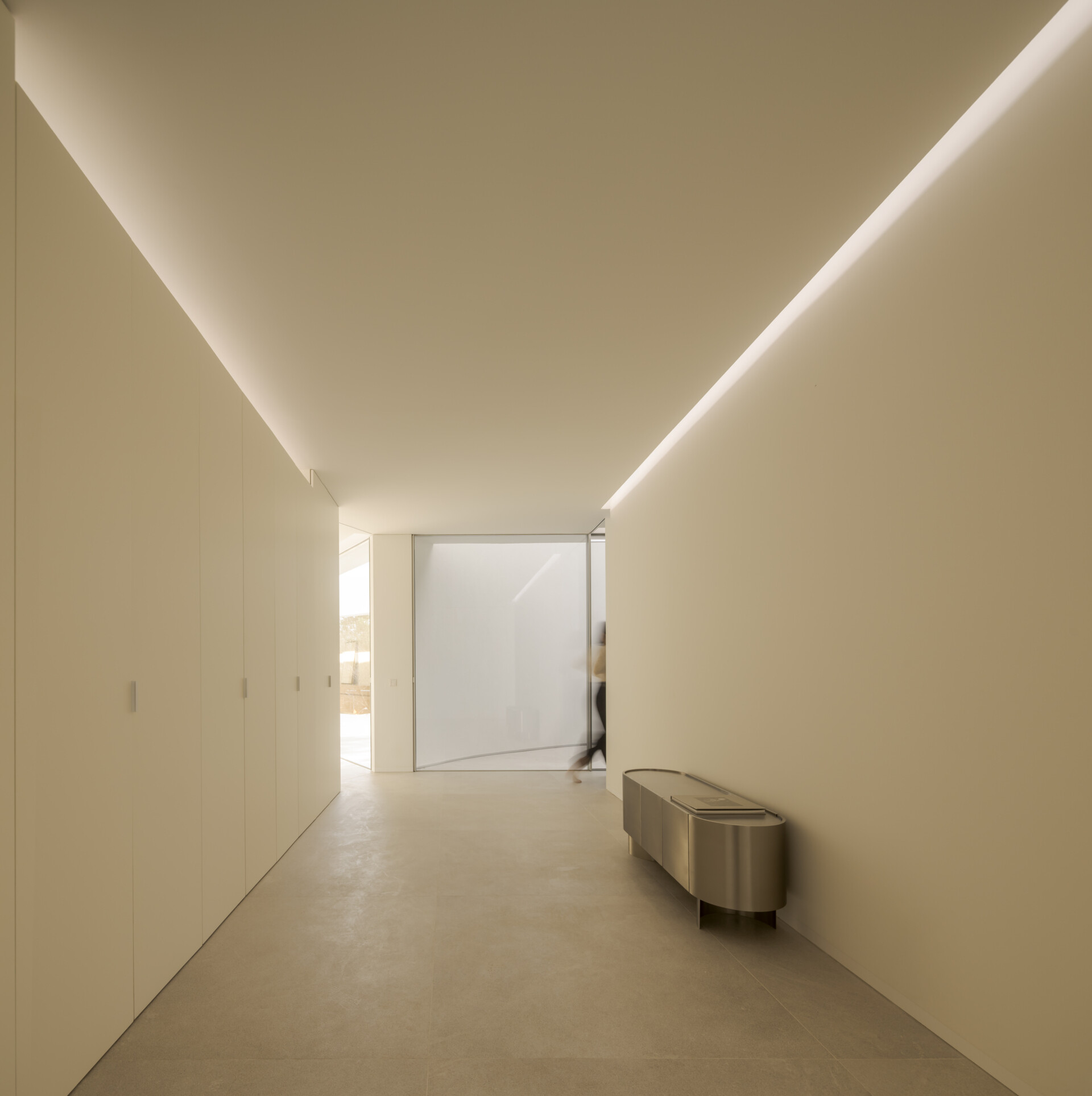 Minimal furnishings throughout this modern home keep the attention on the views and architectural design.