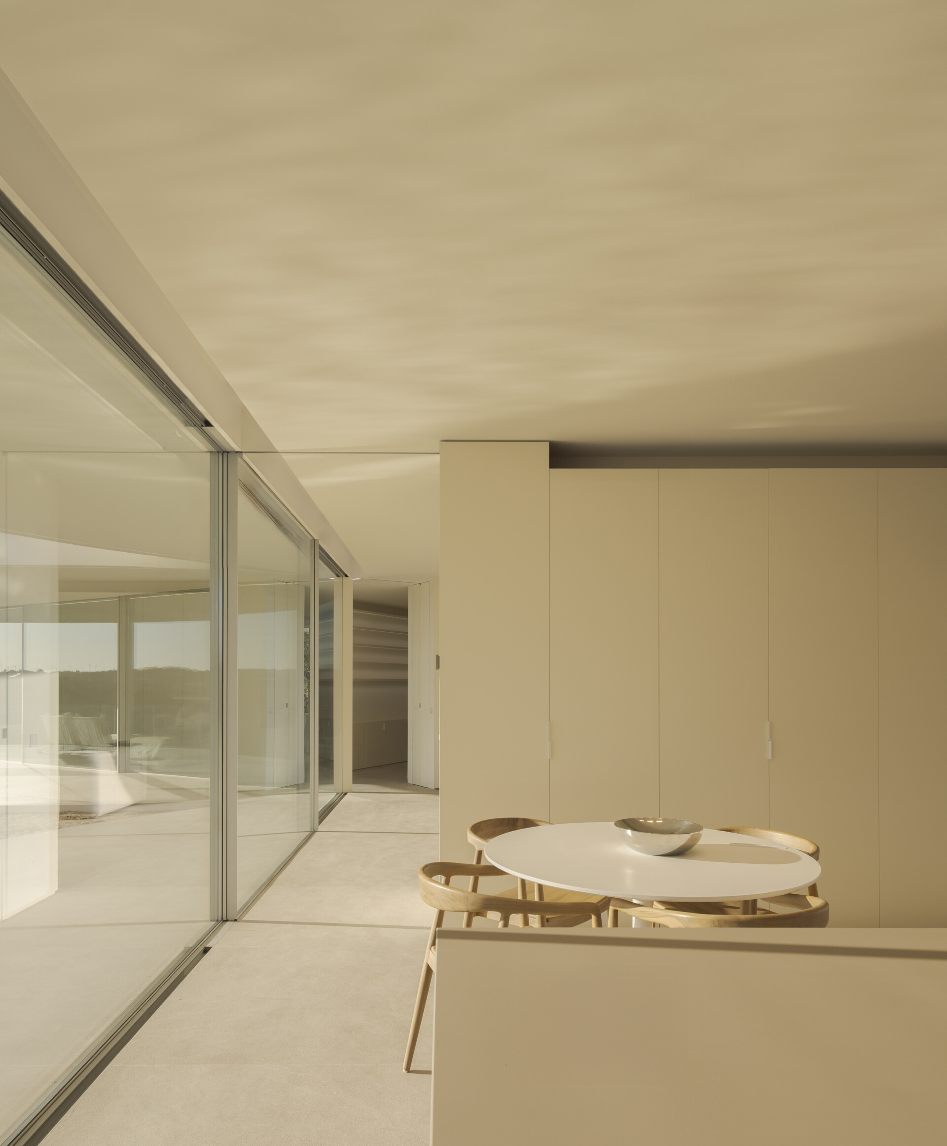 Minimal furnishings throughout this modern home keep the attention on the views and architectural design.