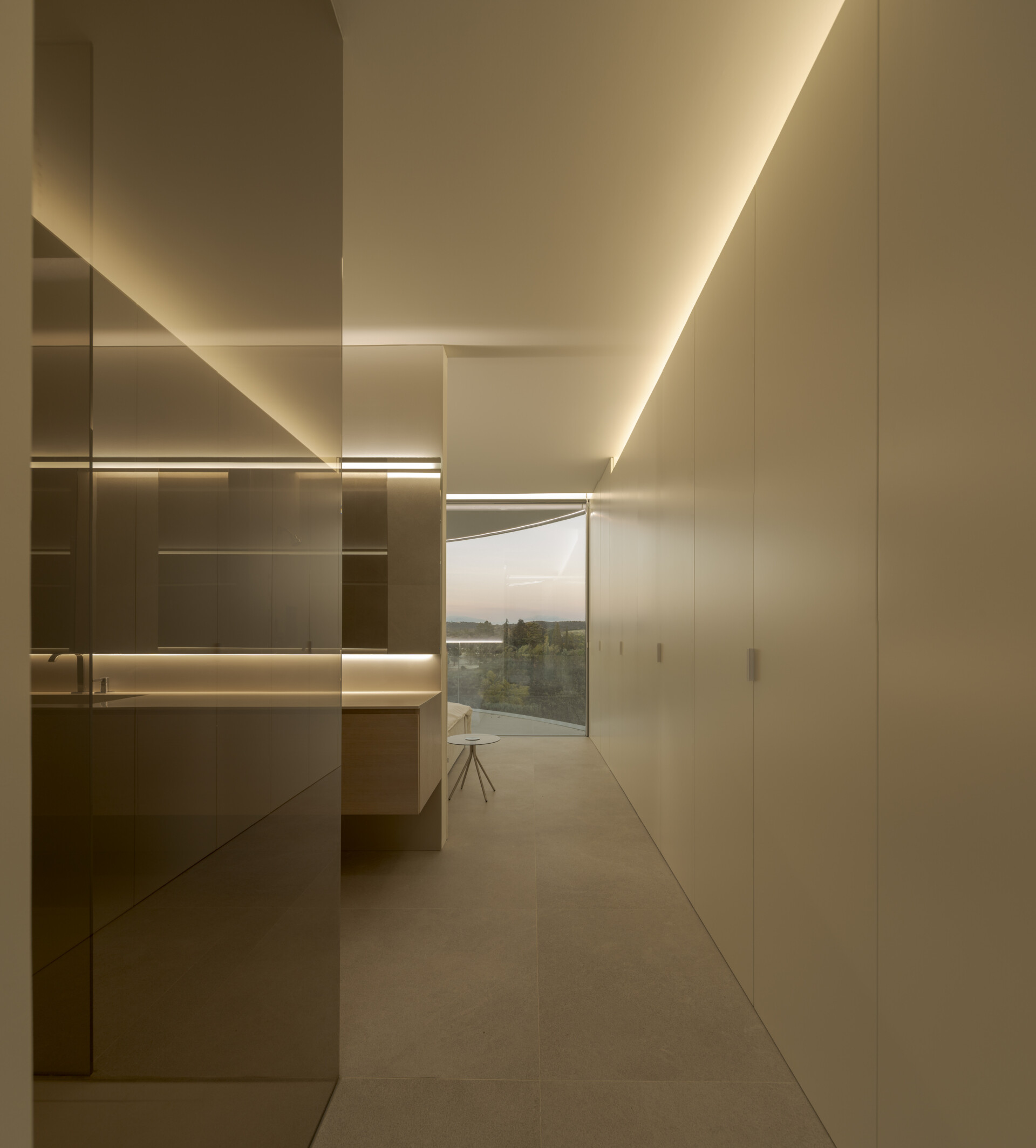 Minimal furnishings throughout this modern home keep the attention on the views and architectural design.