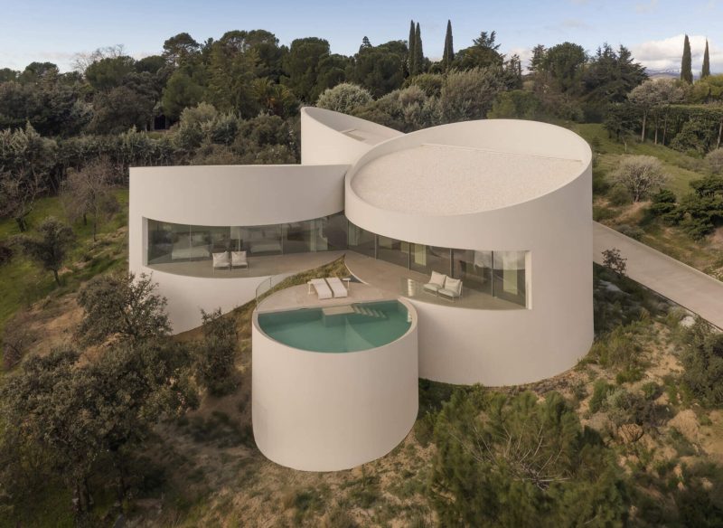 This Madrid Home Uses Cylinders to Create a One-of-a-Kind Layout