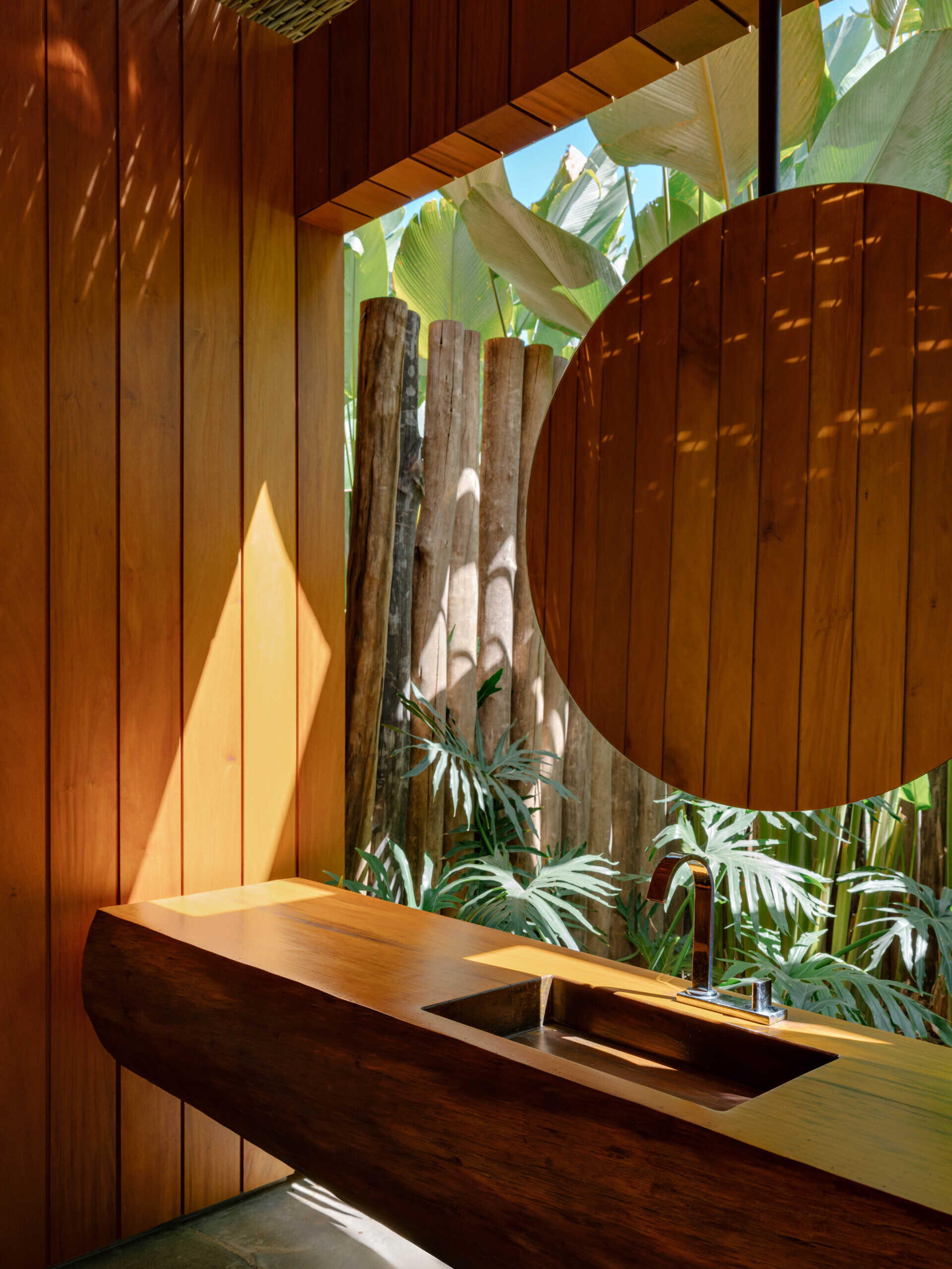 This stylish pool house combines colourful furnishings, natural materials and a gourmet entertaining space.