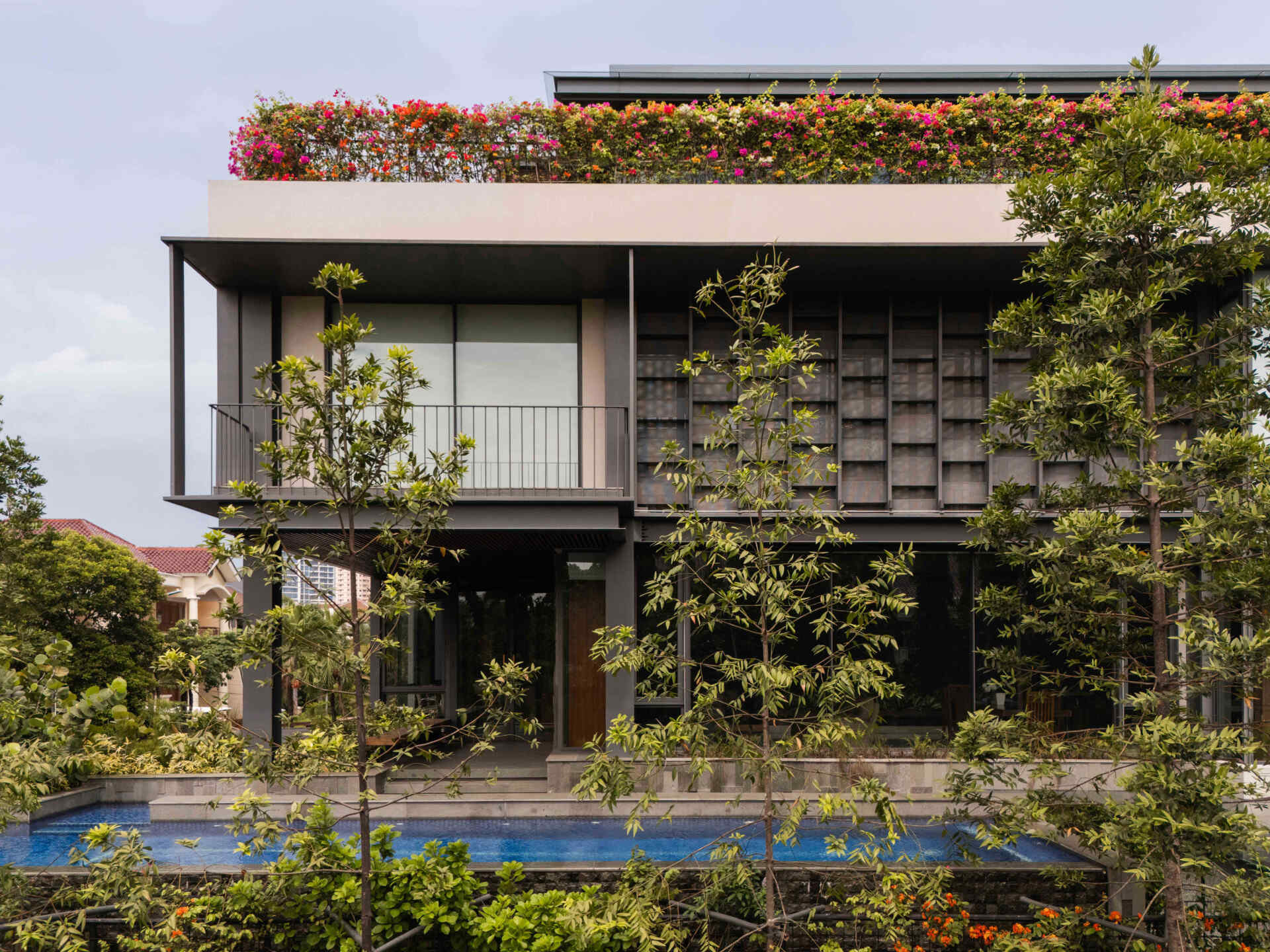 Explore Beyond The Courtyard House by RCAB Studio in Jakarta, where steel, timber and tropical gardens come together in a modern home designed around an inner courtyard.