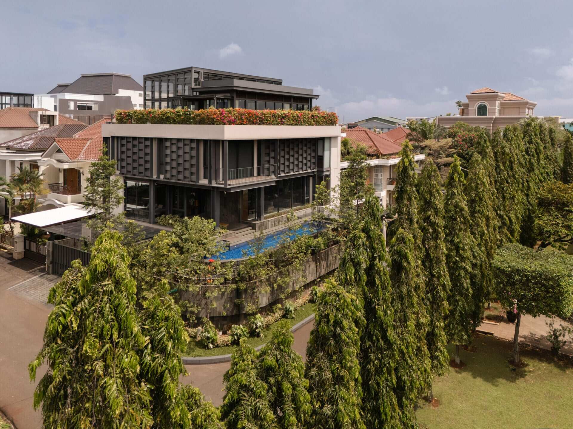 Explore Beyond The Courtyard House by RCAB Studio in Jakarta, where steel, timber and tropical gardens come together in a modern home designed around an inner courtyard.