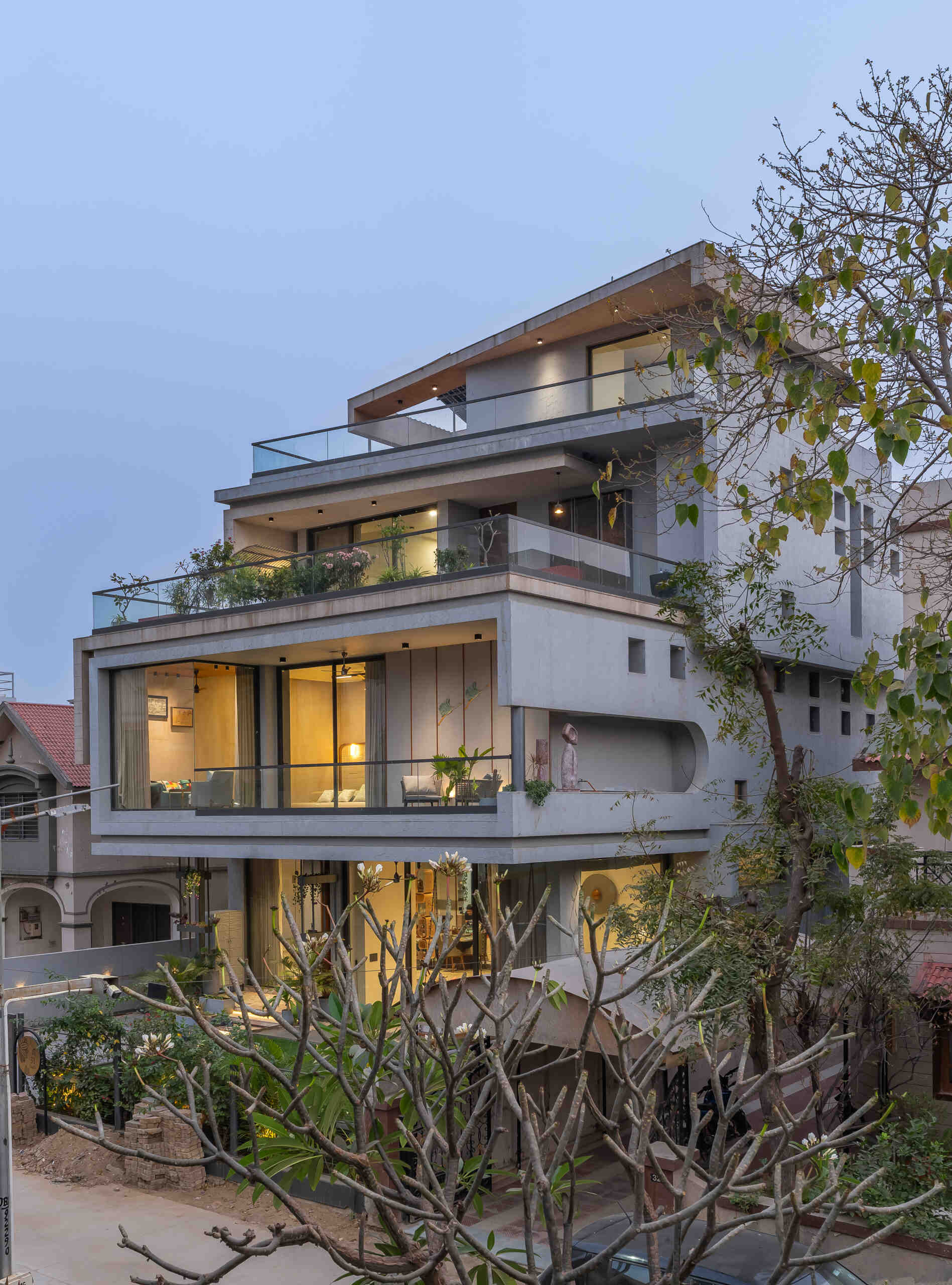 See how this Ahmedabad home's architecture uses orientation, natural light and layered facades to create a comfortable and visually interesting exterior.