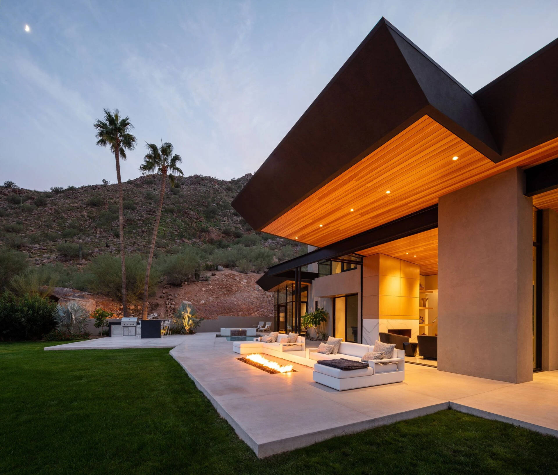 From the pool and spa to the outdoor fire pit and kitchen, see how this Arizona home turns every outdoor space into an extension of the interior.