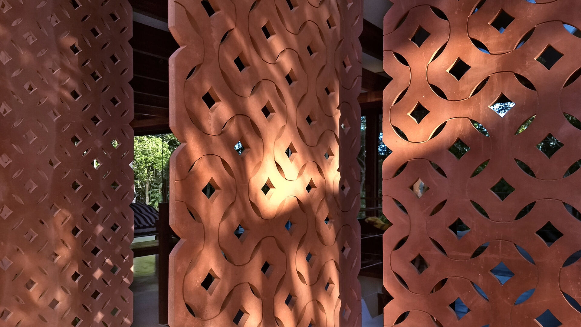 The geometric muxarabi façade transforms a traditional Brazilian lattice into a modern architectural feature that filters sunlight, airflow and privacy.