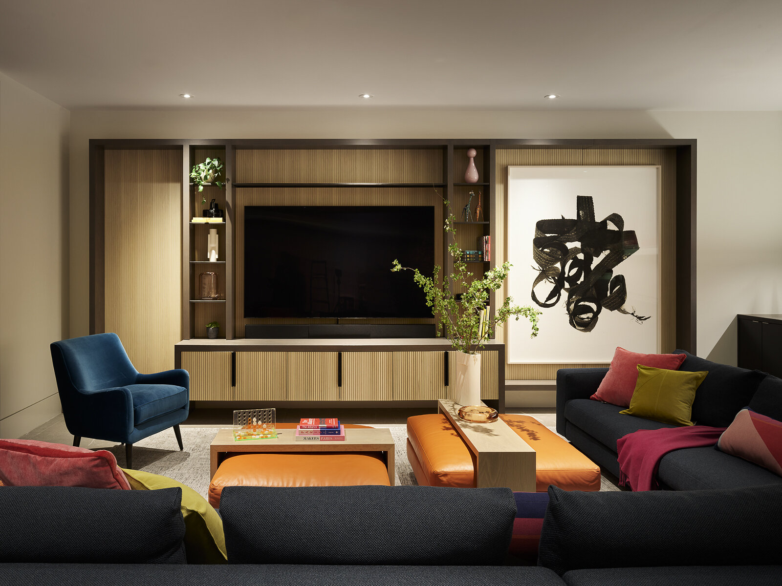 This colorful family room opens directly onto the garden, creating an effortless connection between indoor comfort and outdoor living. Discover how rich colors, custom cabinetry, and natural light shape the space.